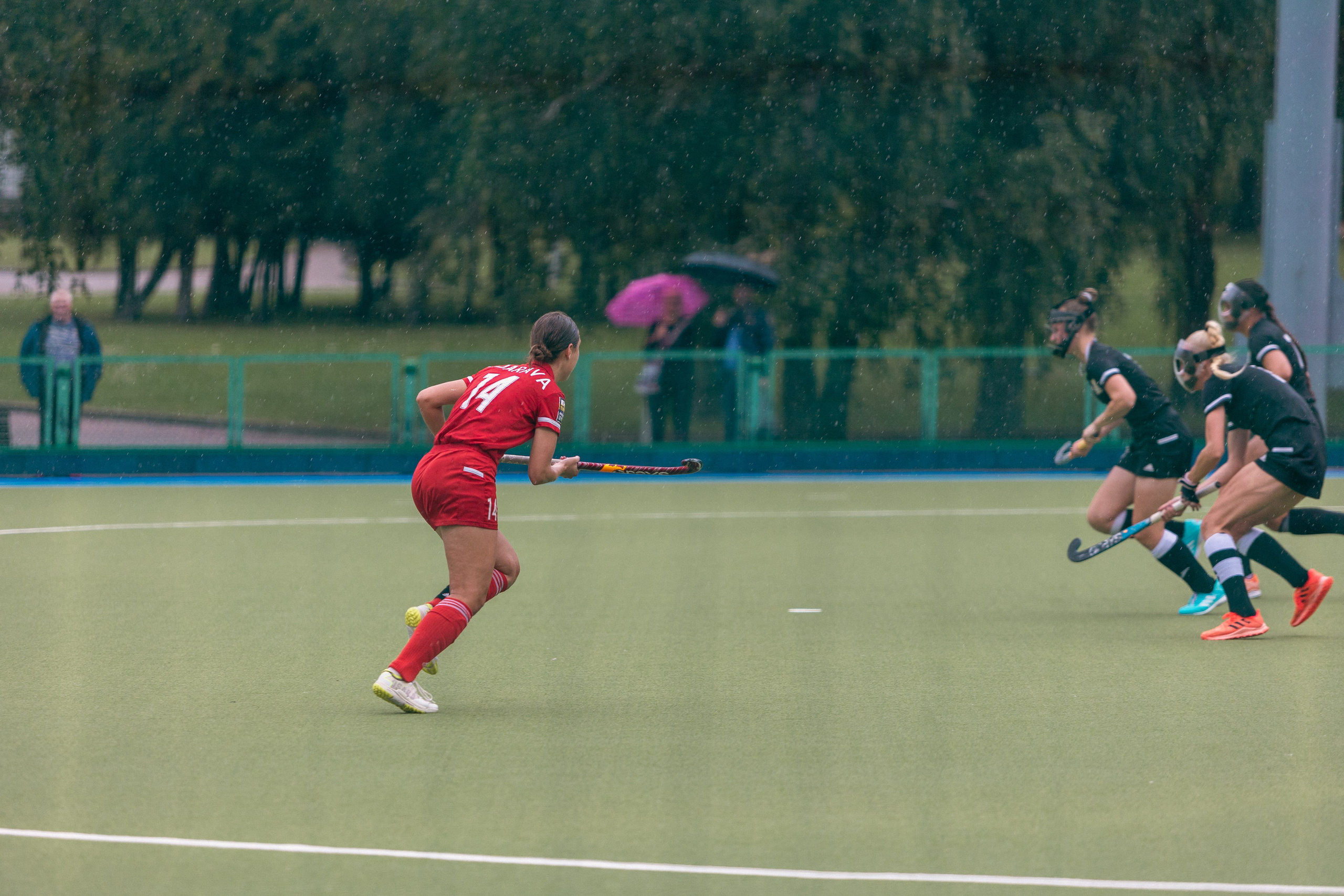 Хоккей на траве. Девушки. ХК Минск — ХК Виктория (Смолевичи) 10.06.2024. Профессиональный интерьерный и репортажный фотограф Минск и РБ. Максим Орлов