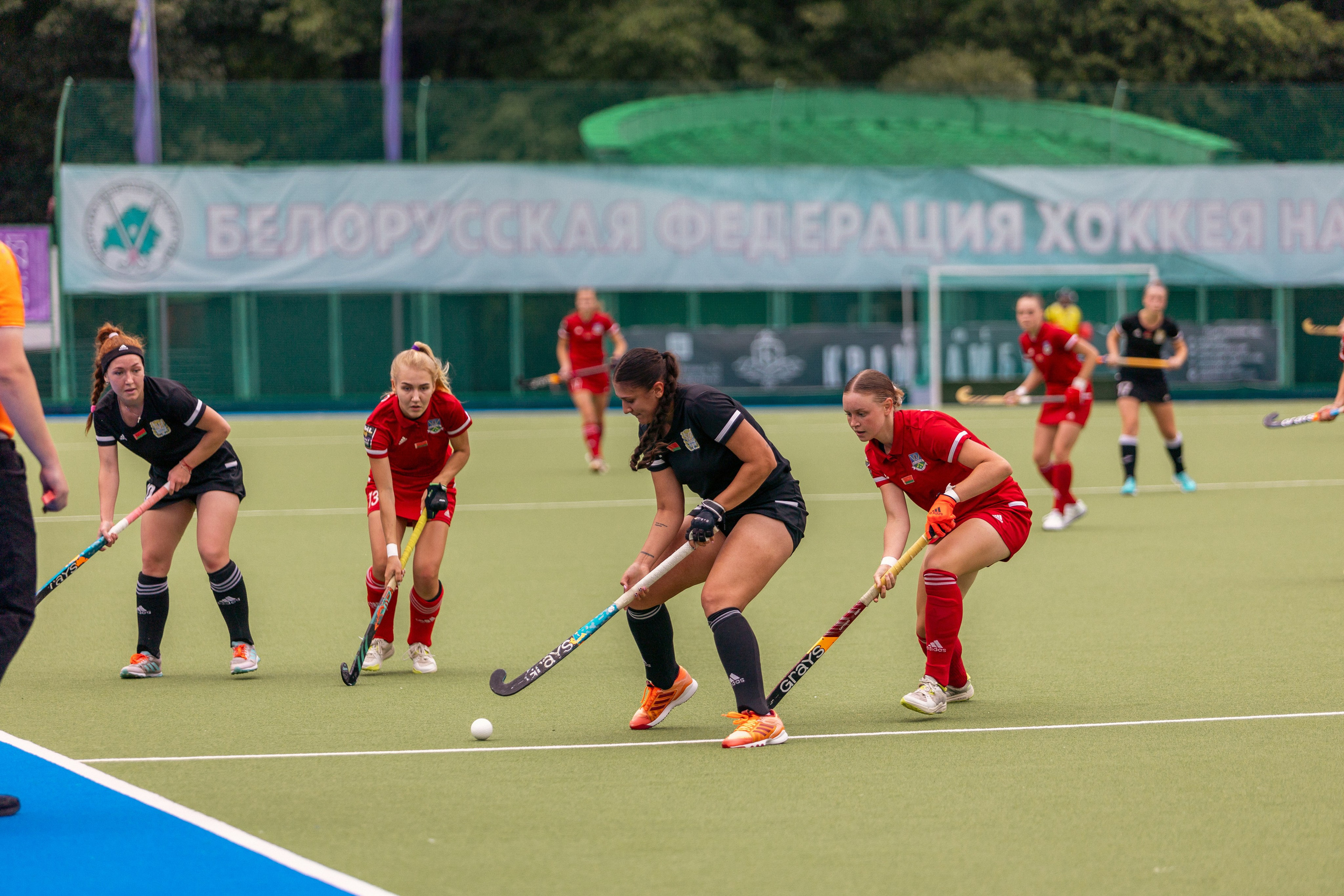 Хоккей на траве. Девушки. ХК Минск — ХК Виктория (Смолевичи) 10.06.2024. Профессиональный интерьерный и репортажный фотограф Минск и РБ. Максим Орлов