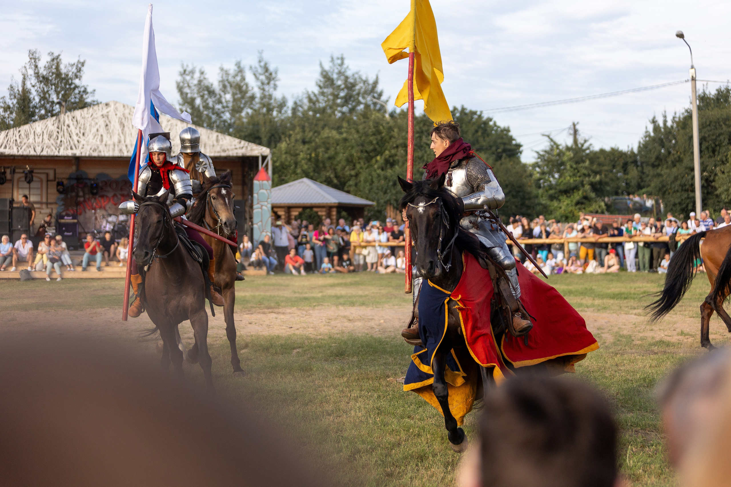 Рыцарский фест. Мстиславль. Профессиональный интерьерный и репортажный фотограф Минск и РБ. Максим Орлов