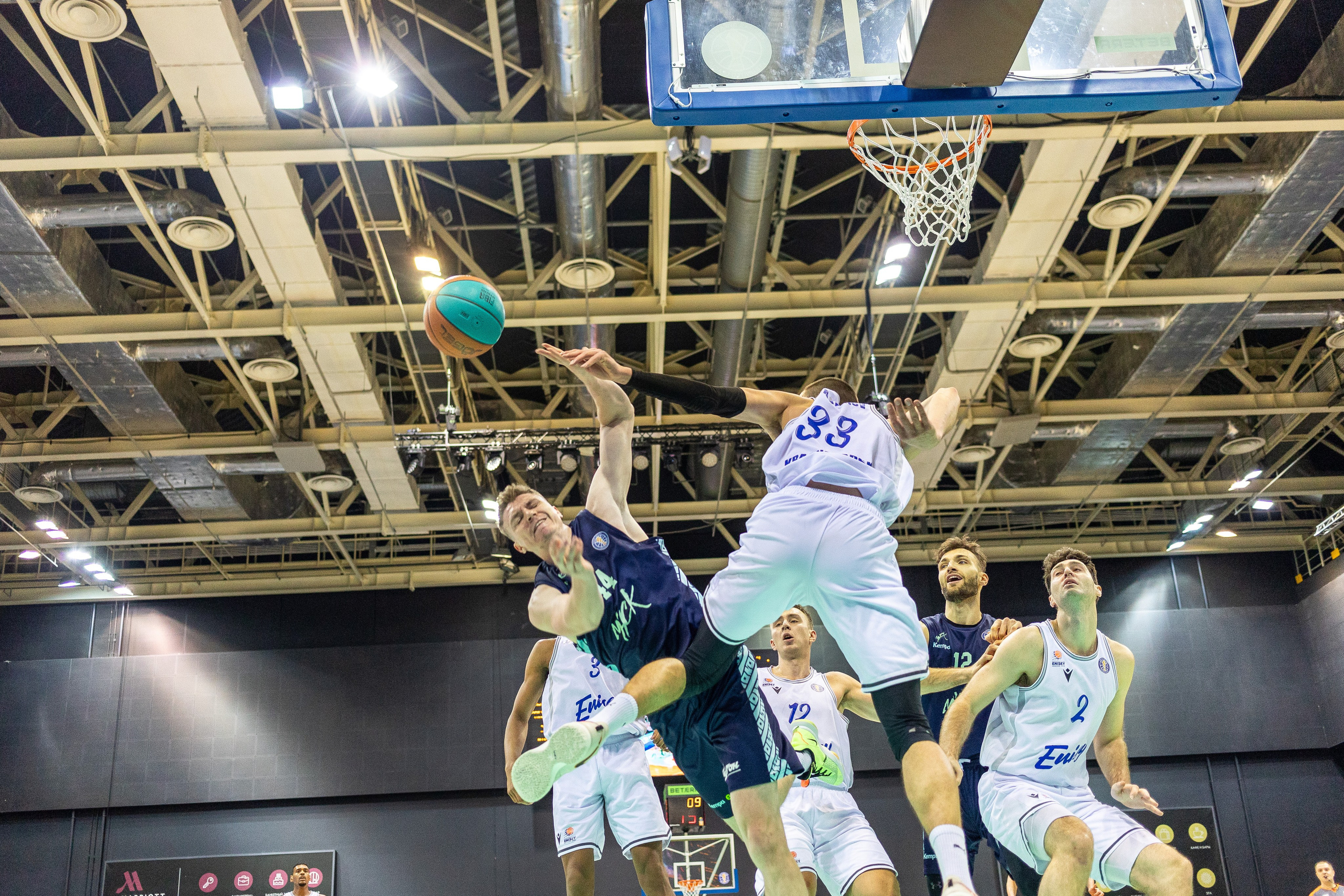 Баскетбол. Лучшие кадры. Минск — Енисей. 11.12.2023. Профессиональный интерьерный и репортажный фотограф Минск и РБ. Максим Орлов