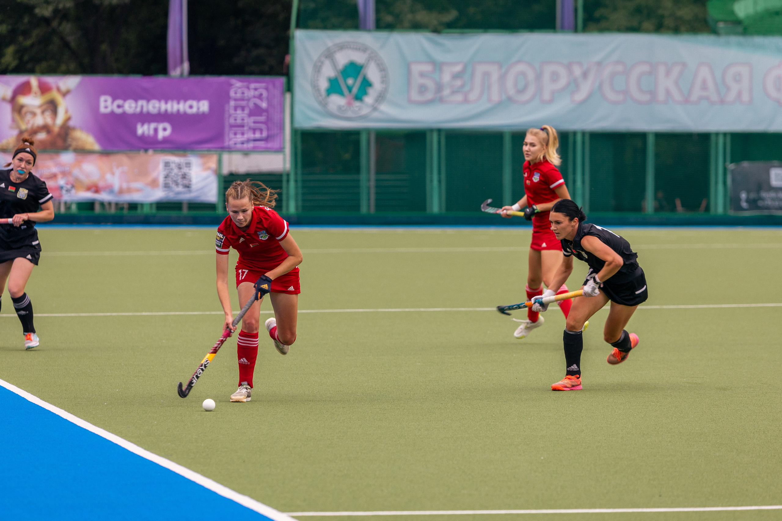 Хоккей на траве. Девушки. ХК Минск — ХК Виктория (Смолевичи) 10.06.2024. Профессиональный интерьерный и репортажный фотограф Минск и РБ. Максим Орлов