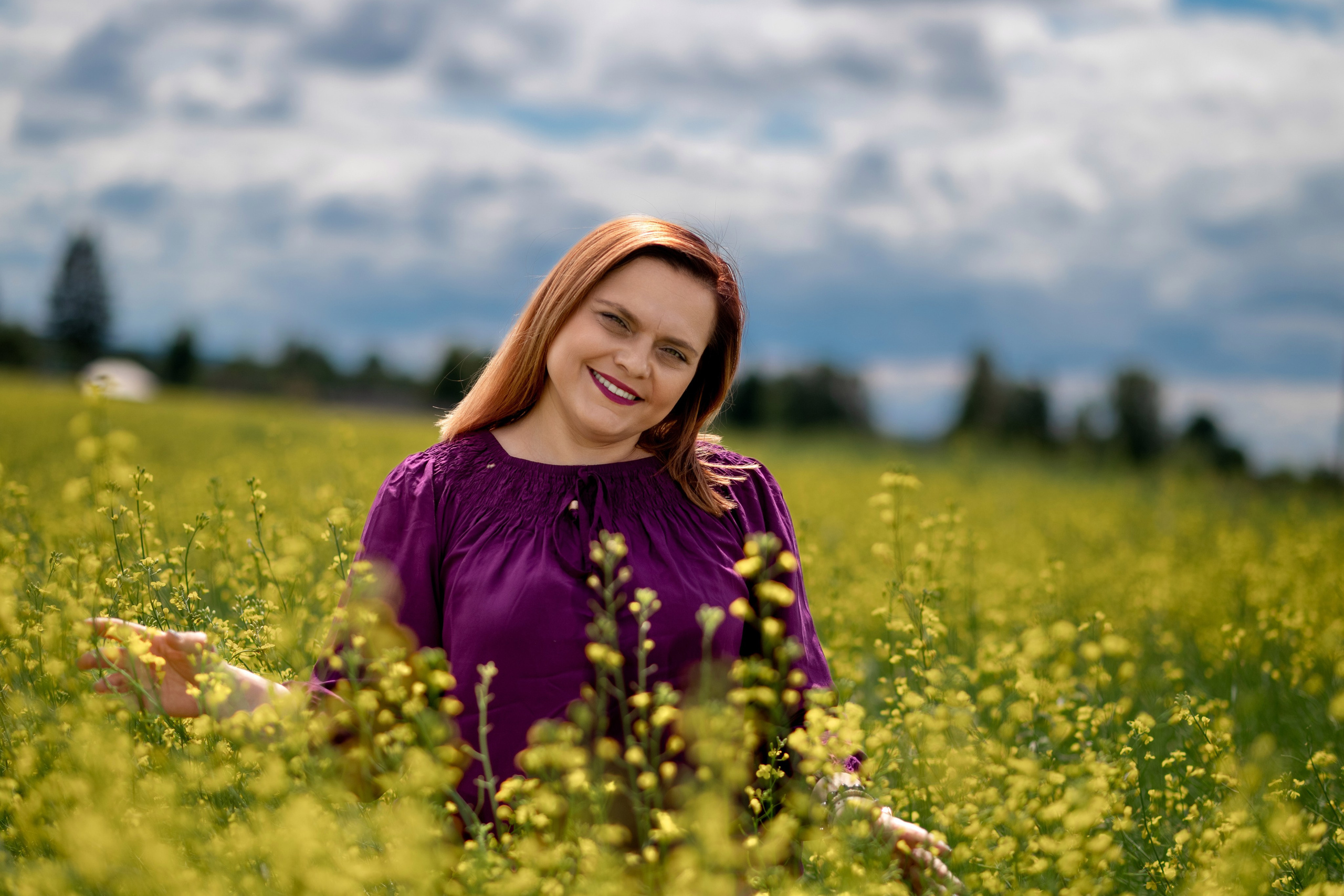 Катя и Оксана в лаванде. Профессиональный интерьерный и репортажный фотограф Минск и РБ. Максим Орлов