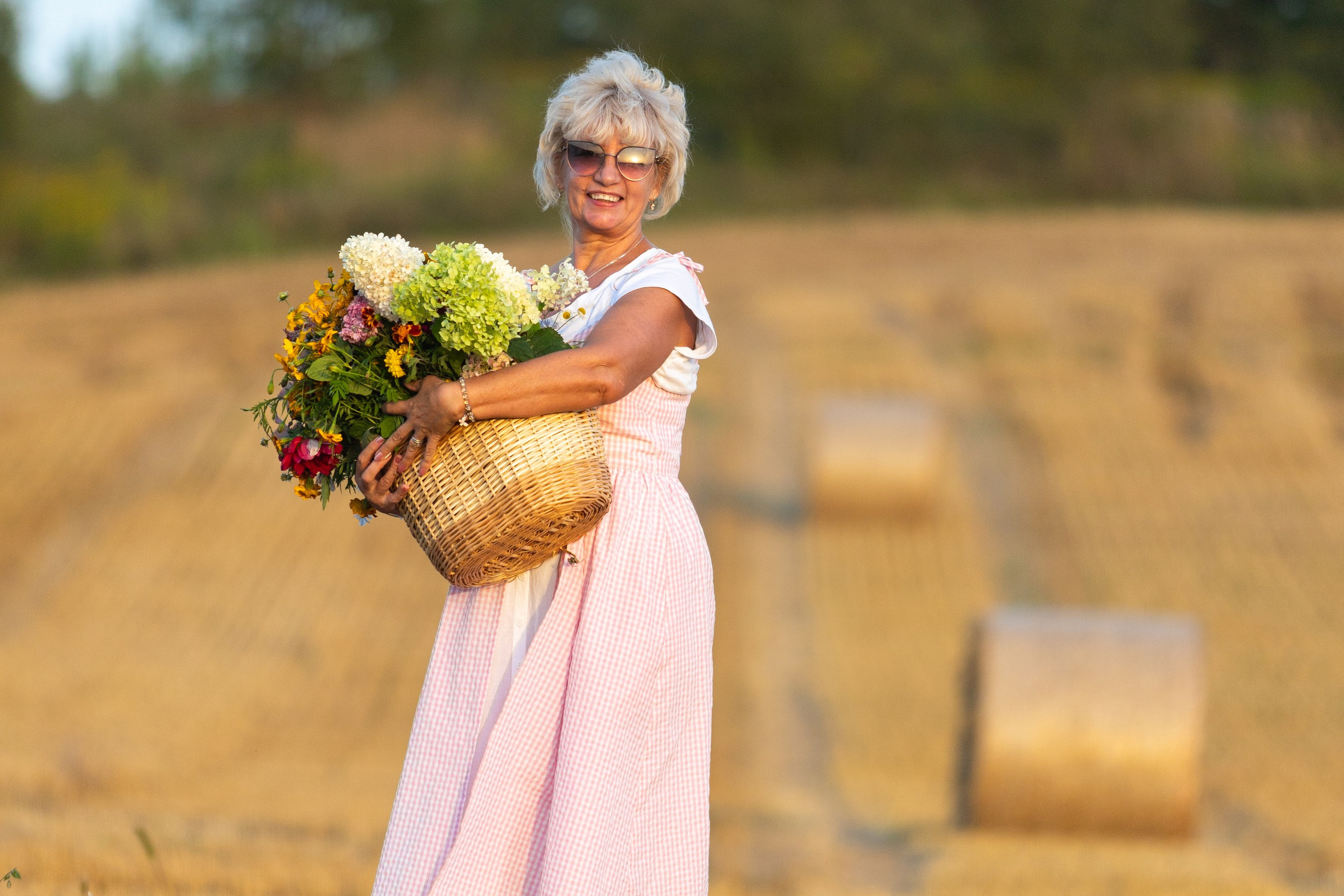 Фотосъемка в поле с Анной Николаевной. Профессиональный интерьерный и репортажный фотограф Минск и РБ. Максим Орлов