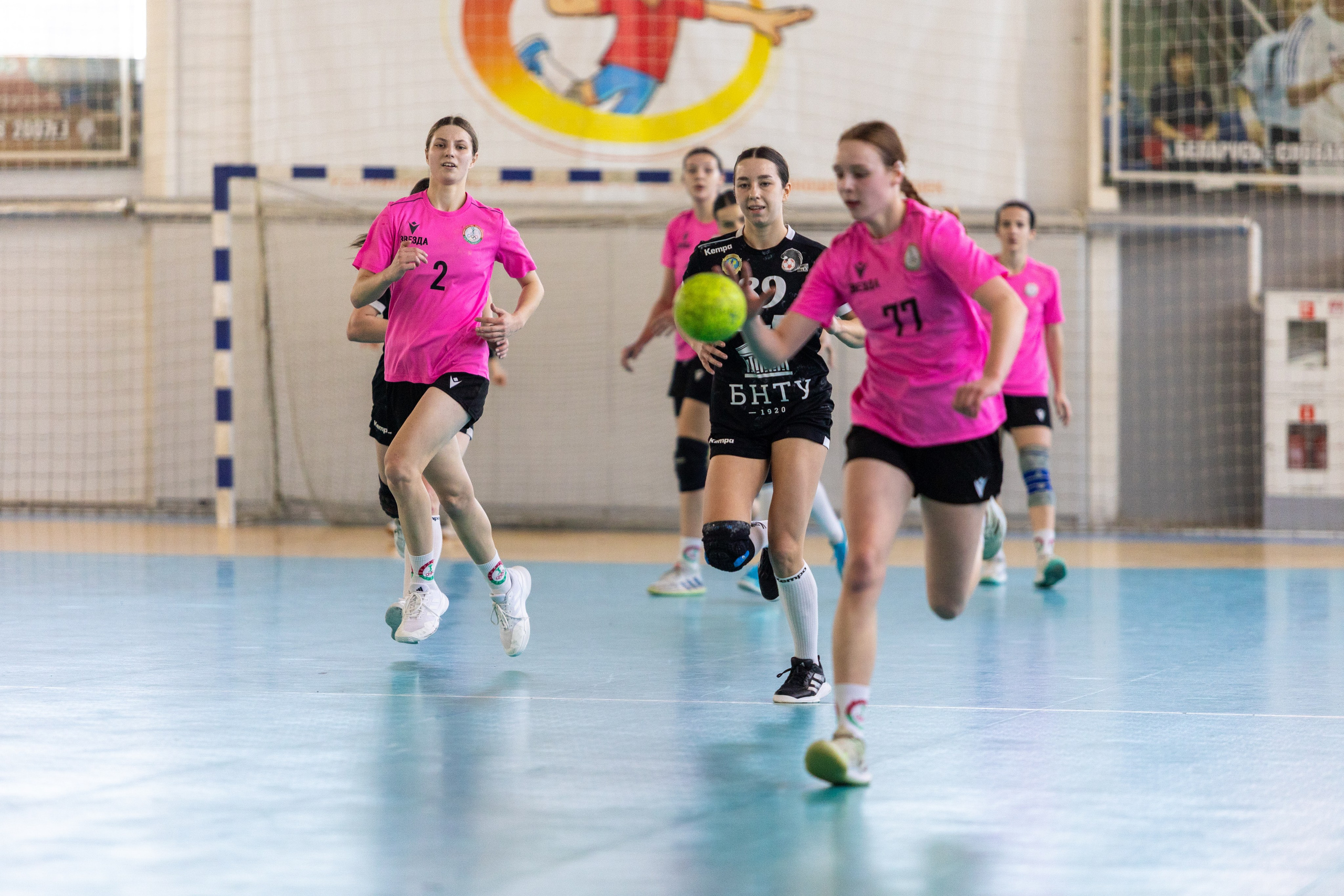 Женский гандбол. Лучшие кадры. БНТУ — Звезда. 08.02.2025. Профессиональный интерьерный и репортажный фотограф Минск и РБ. Максим Орлов