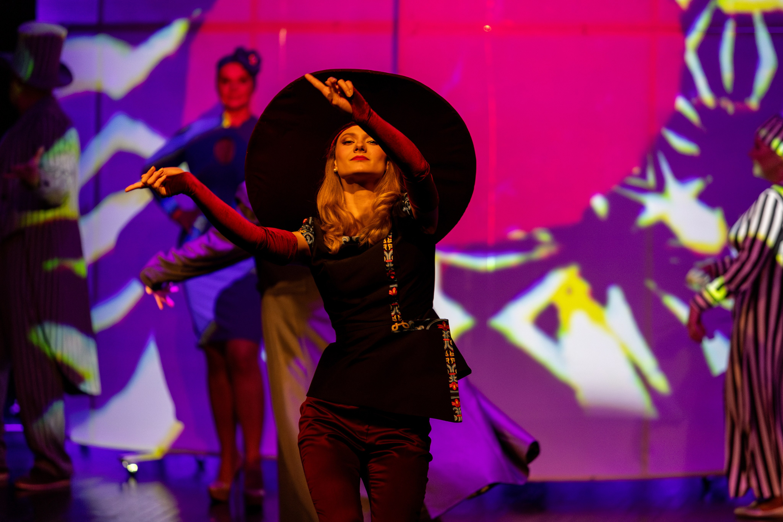 Новый театр «Нобелевская неделя». Профессиональный интерьерный и репортажный фотограф Минск и РБ. Максим Орлов