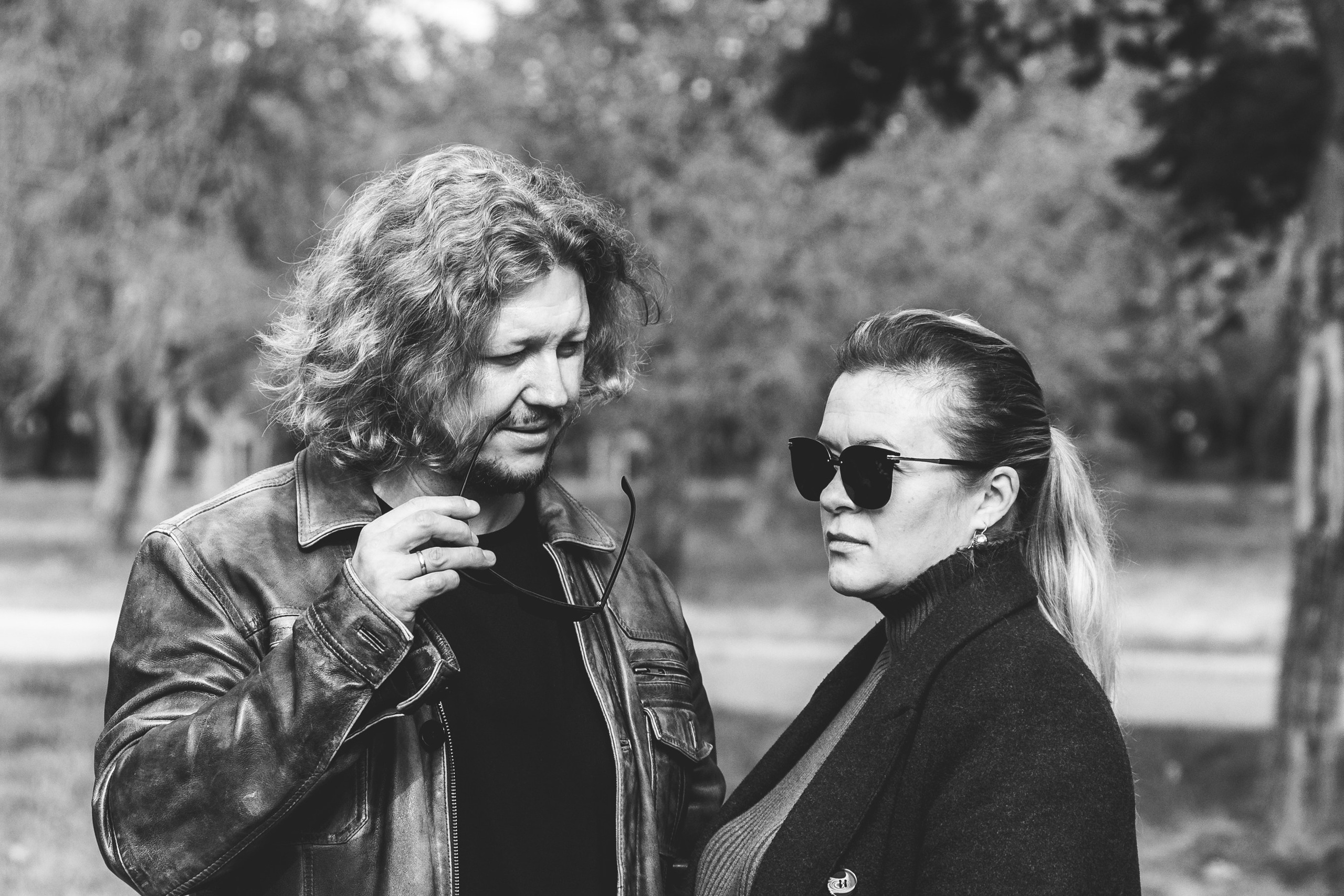 Олег и Марина. В ожидании. Фотосъемка в парке. Профессиональный интерьерный и репортажный фотограф Минск и РБ. Максим Орлов