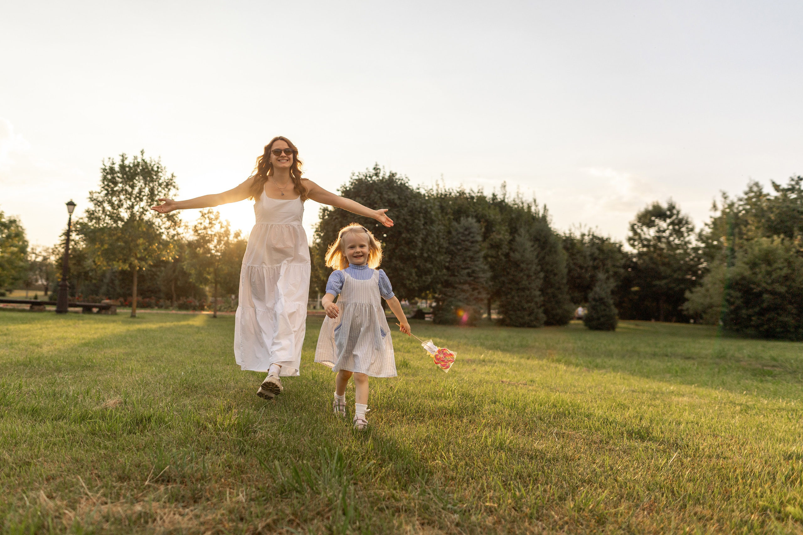 Стеша с мамой. Профессиональный интерьерный и репортажный фотограф Минск и РБ. Максим Орлов