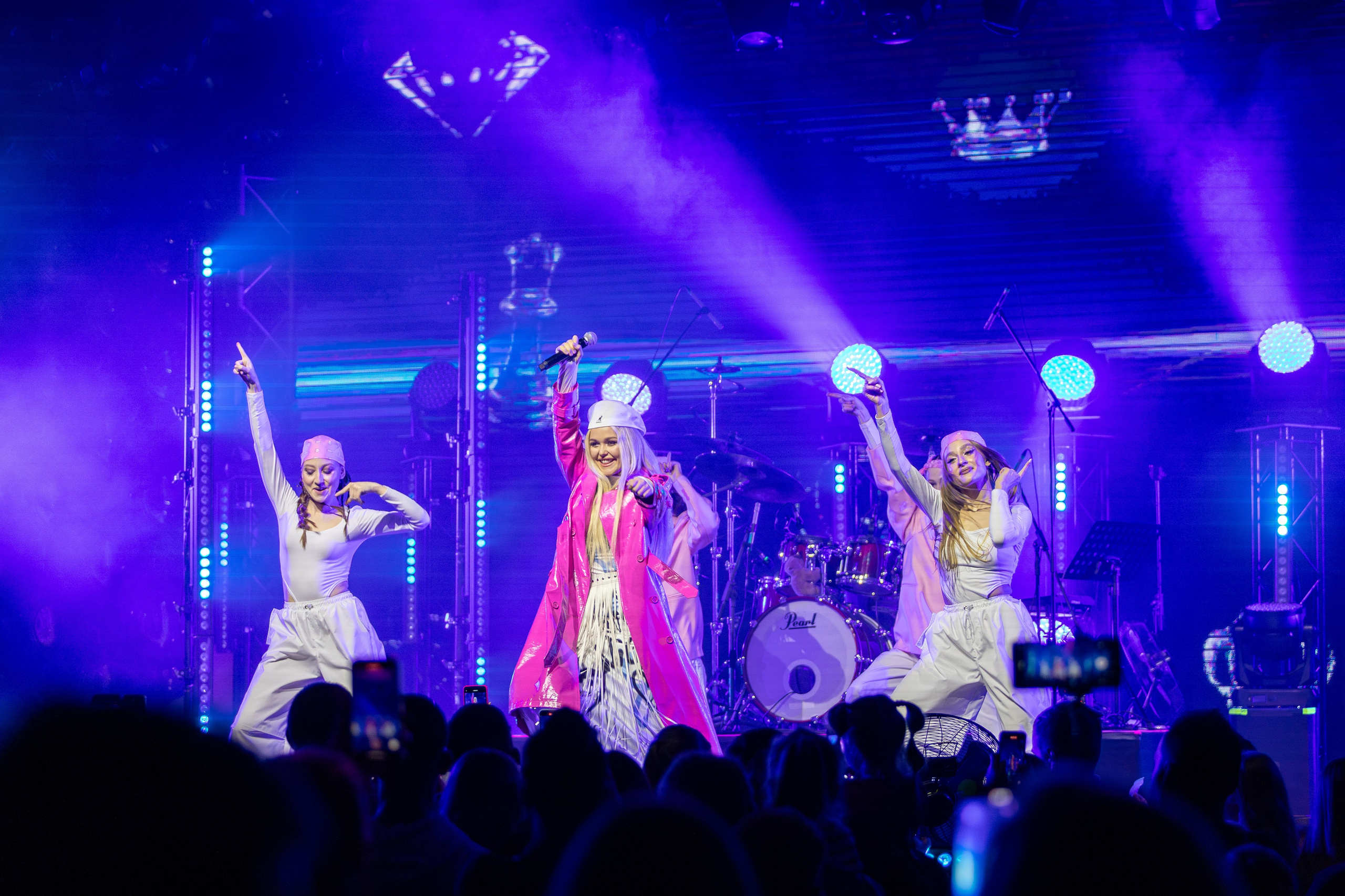 Концерт Насти Кравченко. Профессиональный интерьерный и репортажный фотограф Минск и РБ. Максим Орлов