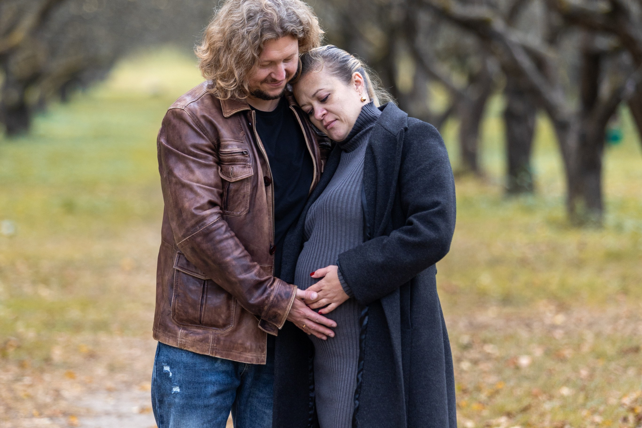 Олег и Марина. В ожидании. Фотосъемка в парке. Профессиональный интерьерный и репортажный фотограф Минск и РБ. Максим Орлов