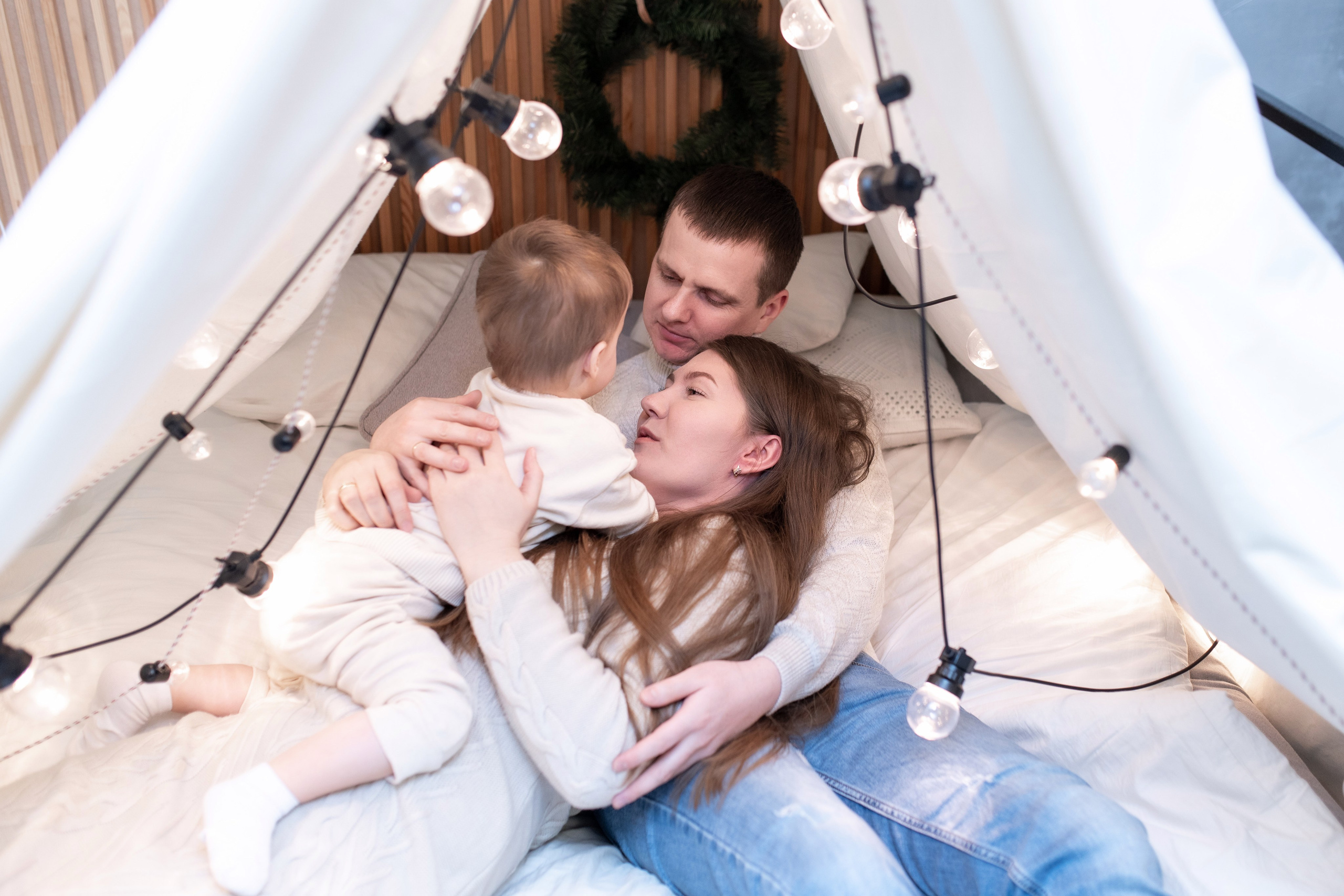 Саша и Оля (новогодняя). Профессиональный интерьерный и репортажный фотограф Минск и РБ. Максим Орлов