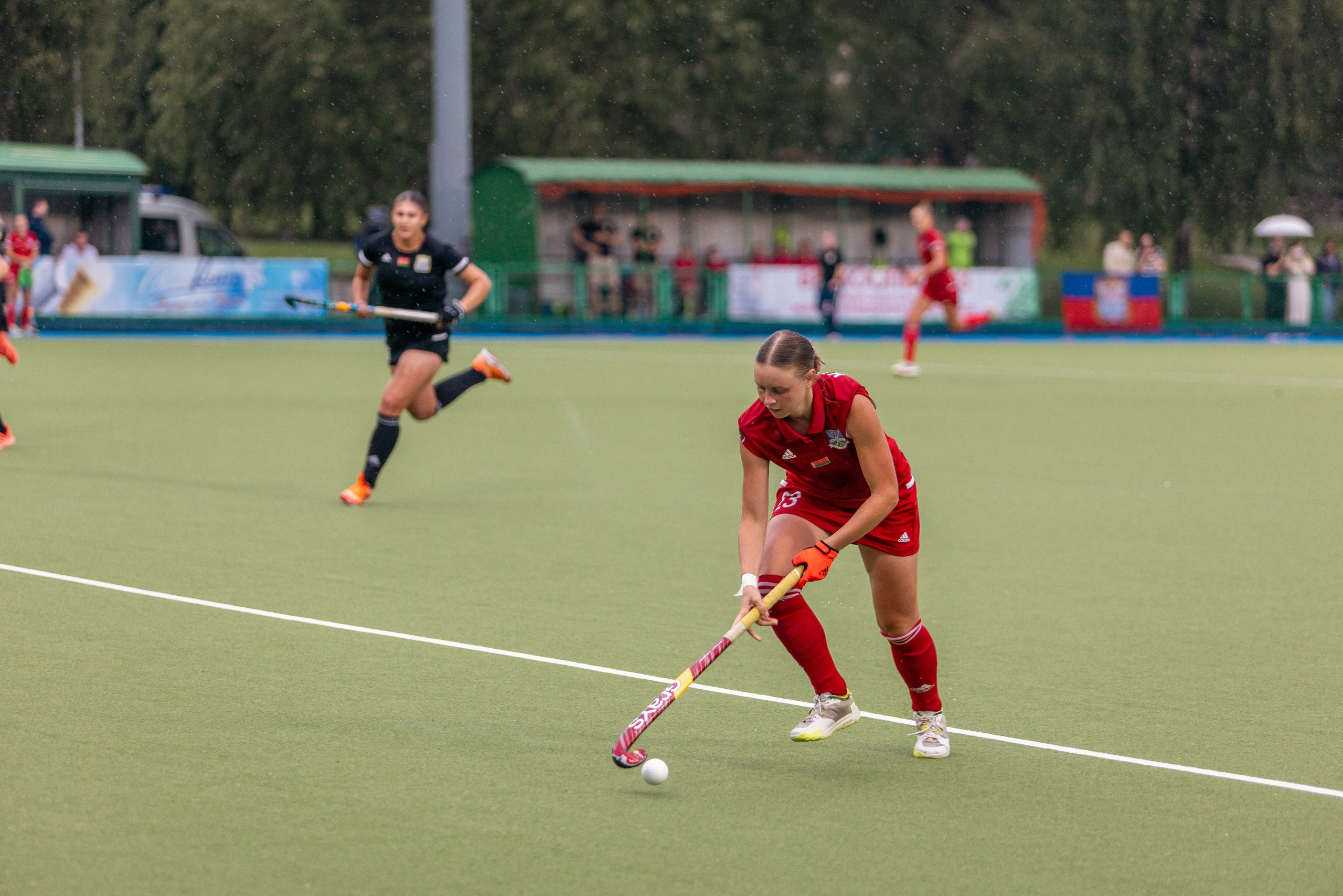 Хоккей на траве. Девушки. ХК Минск — ХК Виктория (Смолевичи) 10.06.2024. Профессиональный интерьерный и репортажный фотограф Минск и РБ. Максим Орлов