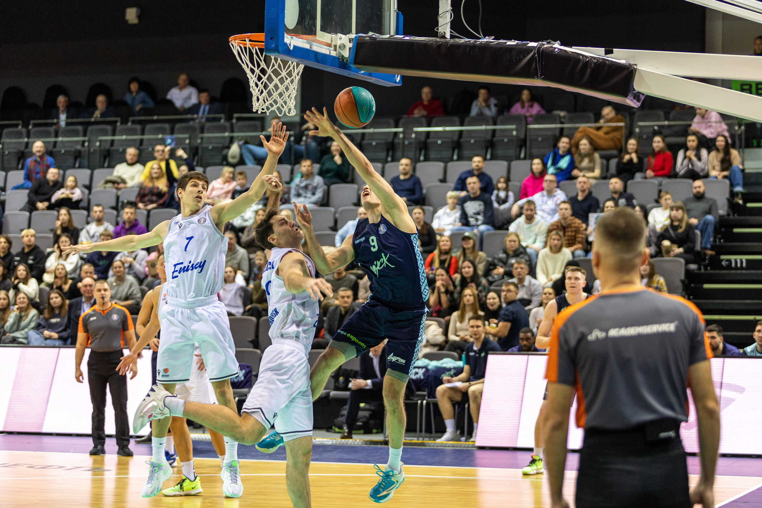 Баскетбол. Лучшие кадры. Минск — Енисей. 11.12.2023. Профессиональный интерьерный и репортажный фотограф Минск и РБ. Максим Орлов