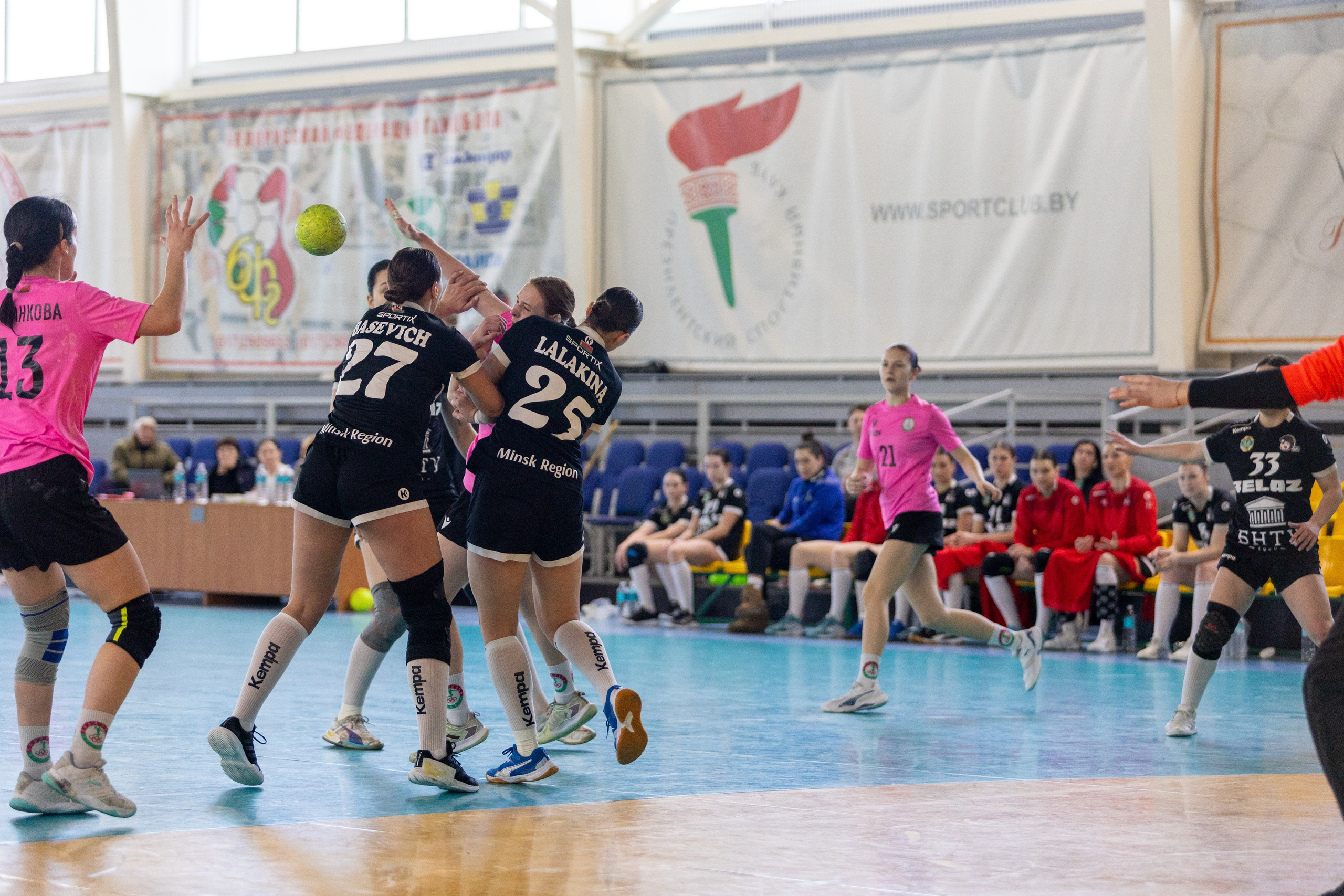 Женский гандбол. Лучшие кадры. БНТУ — Звезда. 08.02.2025. Профессиональный интерьерный и репортажный фотограф Минск и РБ. Максим Орлов