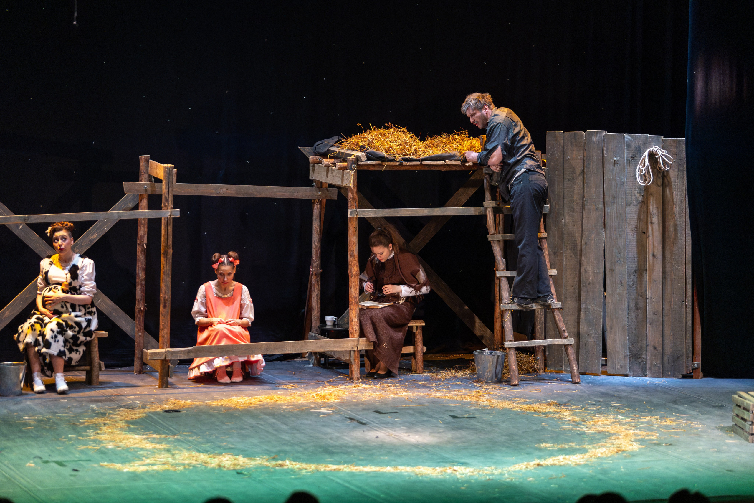 Театр белорусской армии «Очень простая история». Профессиональный интерьерный и репортажный фотограф Минск и РБ. Максим Орлов