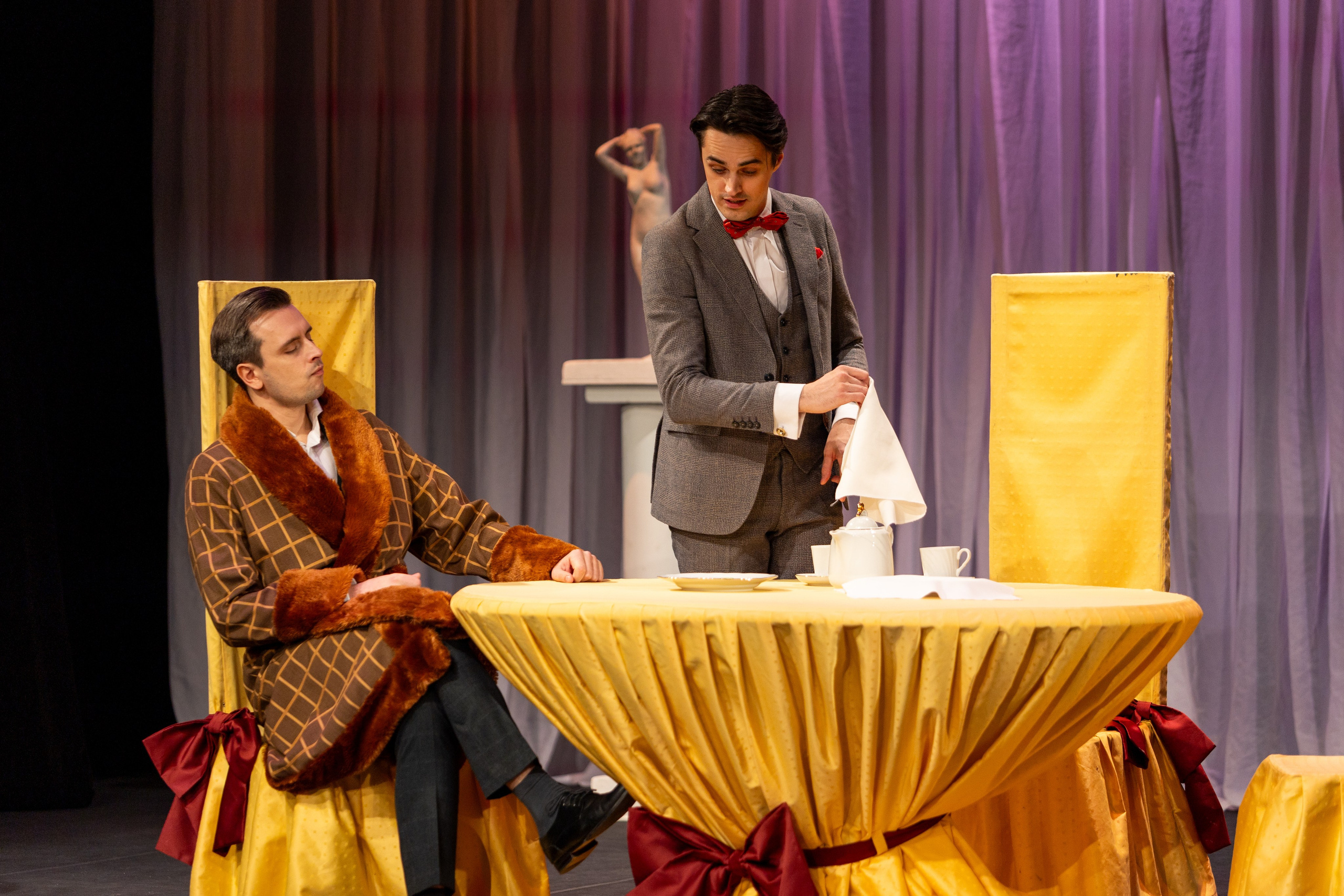 Новый театр «Как важно быть серьезным». Профессиональный интерьерный и репортажный фотограф Минск и РБ. Максим Орлов