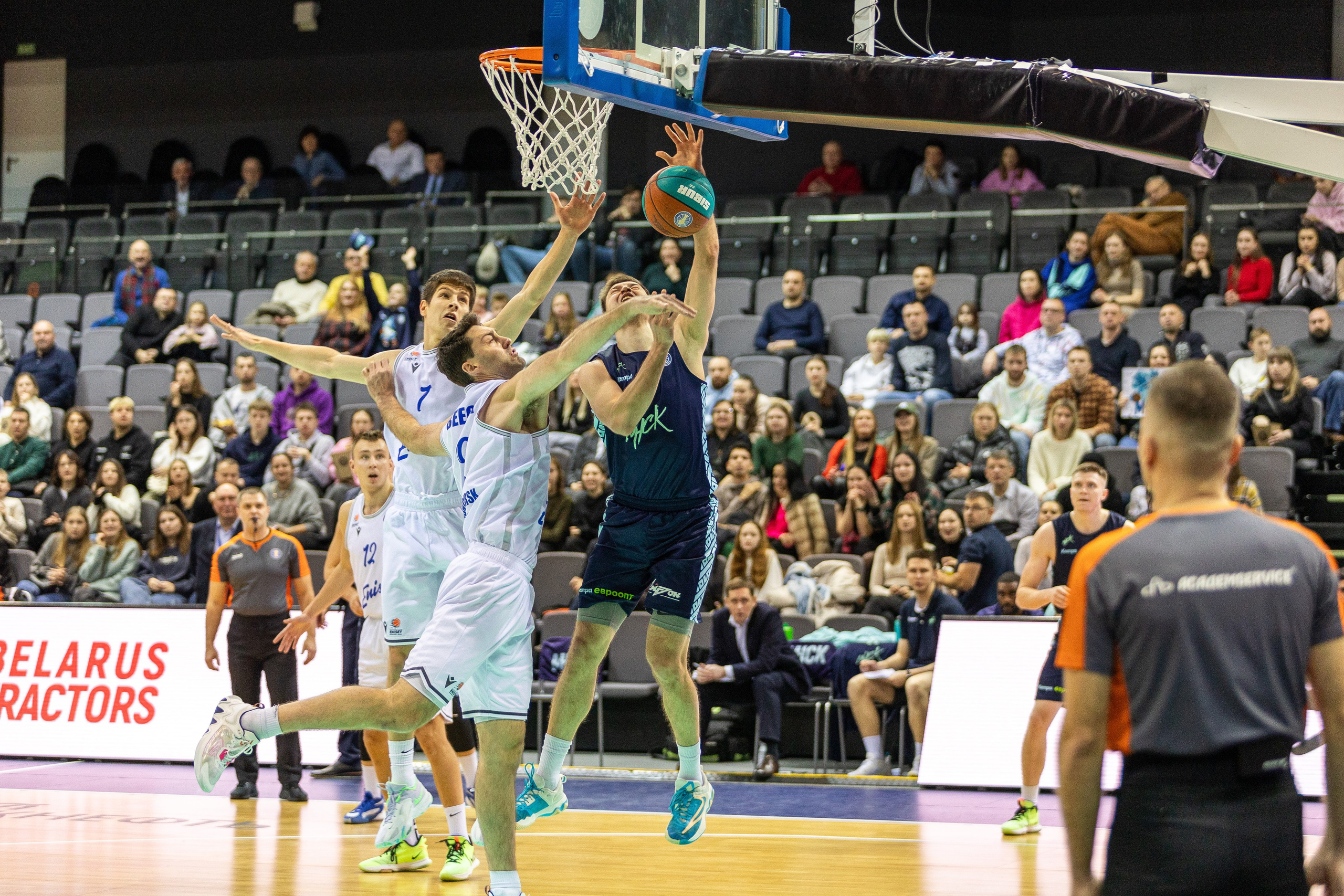 Баскетбол. Лучшие кадры. Минск — Енисей. 11.12.2023. Профессиональный интерьерный и репортажный фотограф Минск и РБ. Максим Орлов