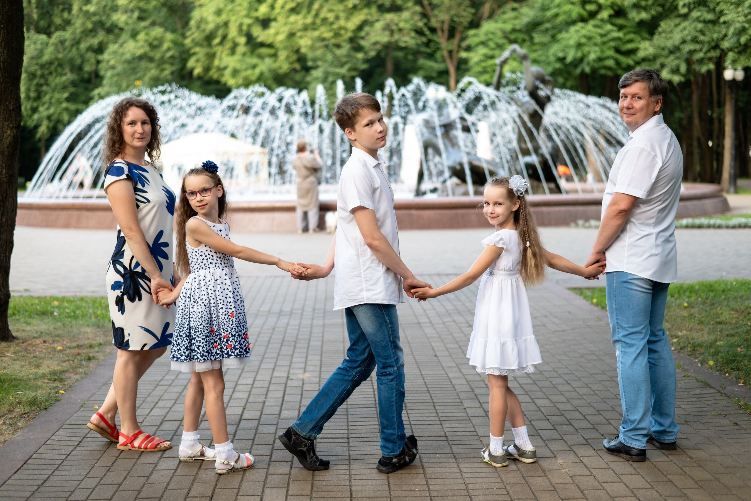 Кирилл + Таня = Леша, Аня и Настя. Профессиональный интерьерный и репортажный фотограф Минск и РБ. Максим Орлов