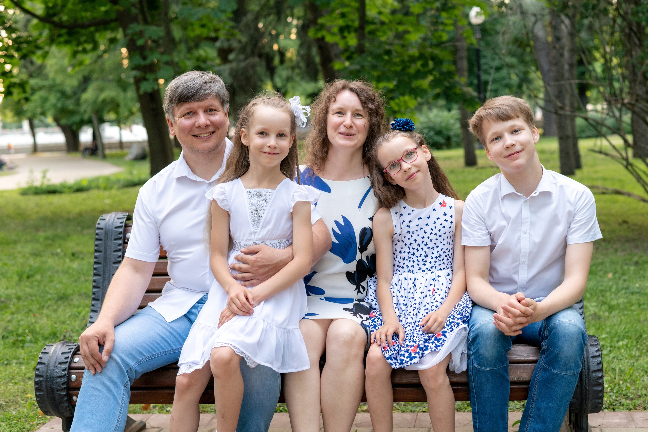 Кирилл + Таня = Леша, Аня и Настя. Профессиональный интерьерный и репортажный фотограф Минск и РБ. Максим Орлов