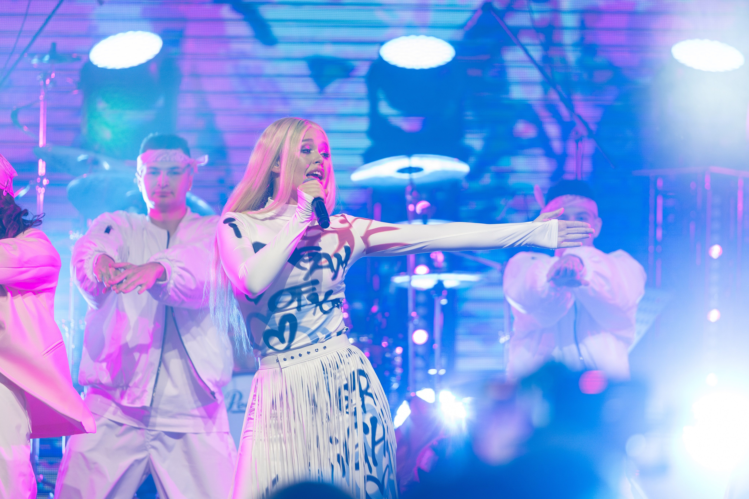 Концерт Насти Кравченко. Профессиональный интерьерный и репортажный фотограф Минск и РБ. Максим Орлов