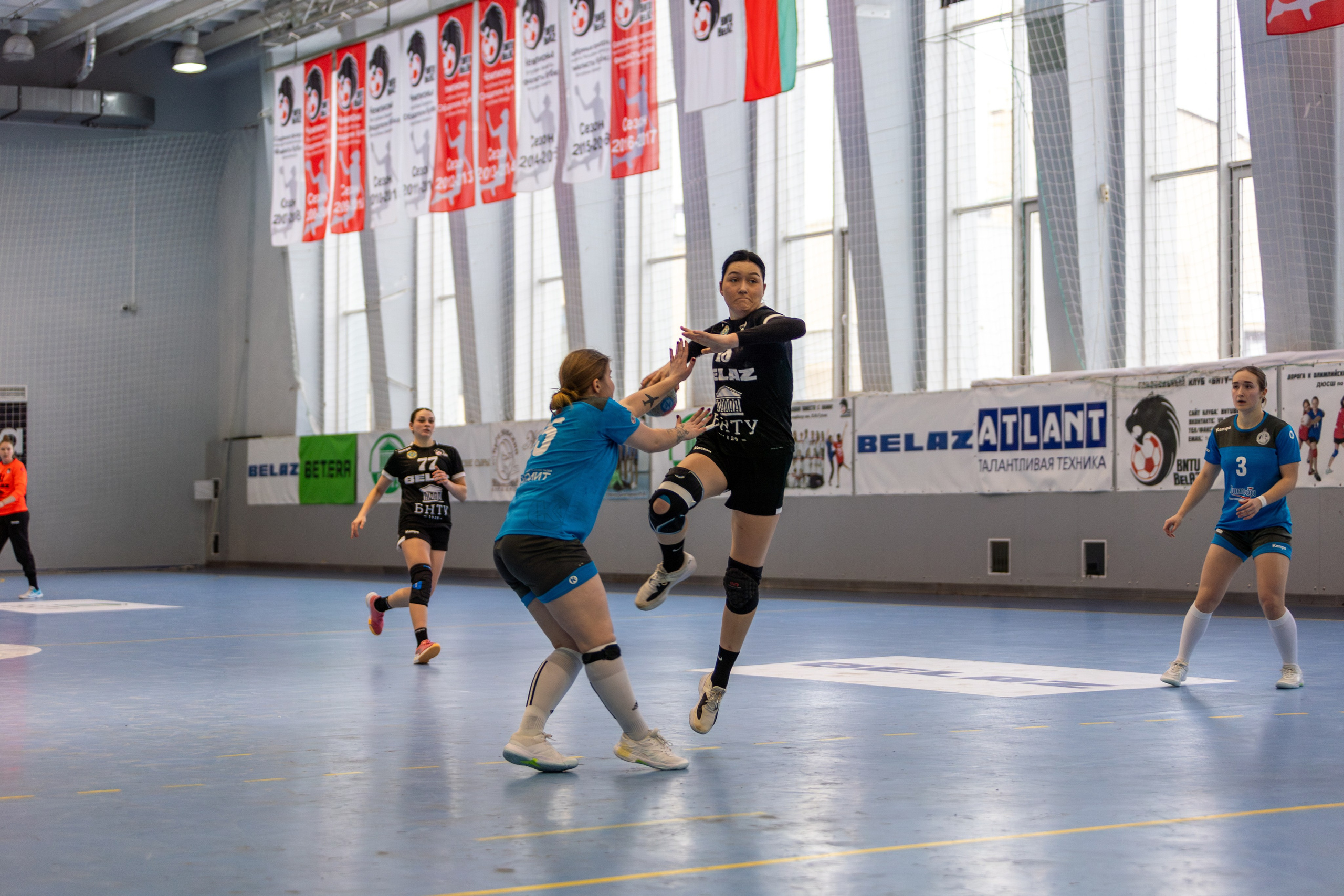 Гандбол. Лучшие кадры. БНТУ — Витебчанка. Профессиональный интерьерный и репортажный фотограф Минск и РБ. Максим Орлов