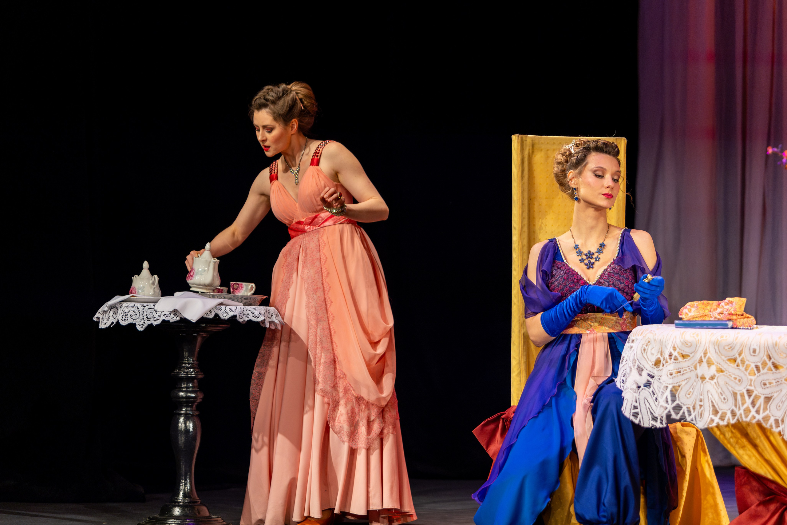 Новый театр «Как важно быть серьезным». Профессиональный интерьерный и репортажный фотограф Минск и РБ. Максим Орлов