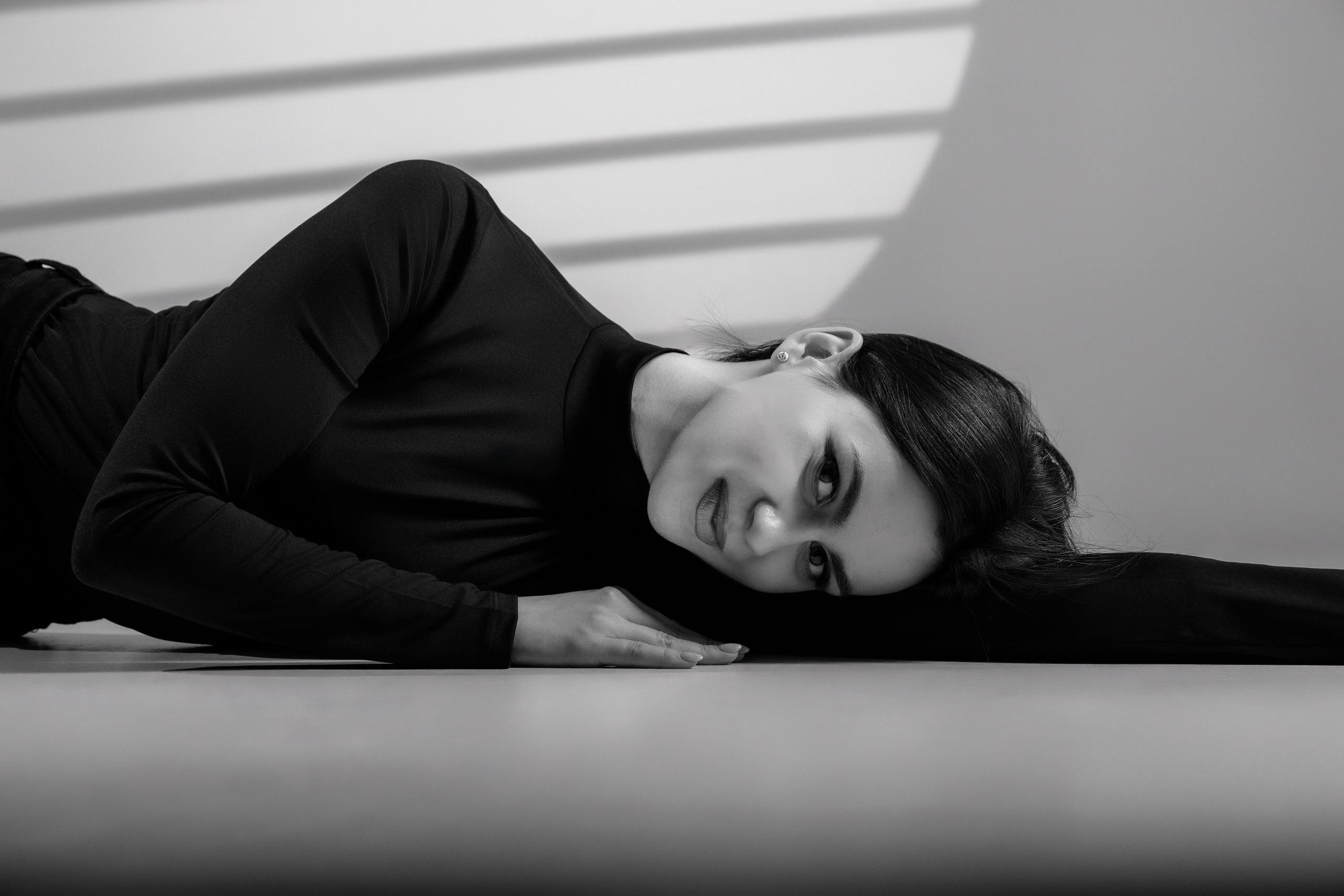 Настя (студийная на циклораме). Профессиональный интерьерный и репортажный фотограф Минск и РБ. Максим Орлов