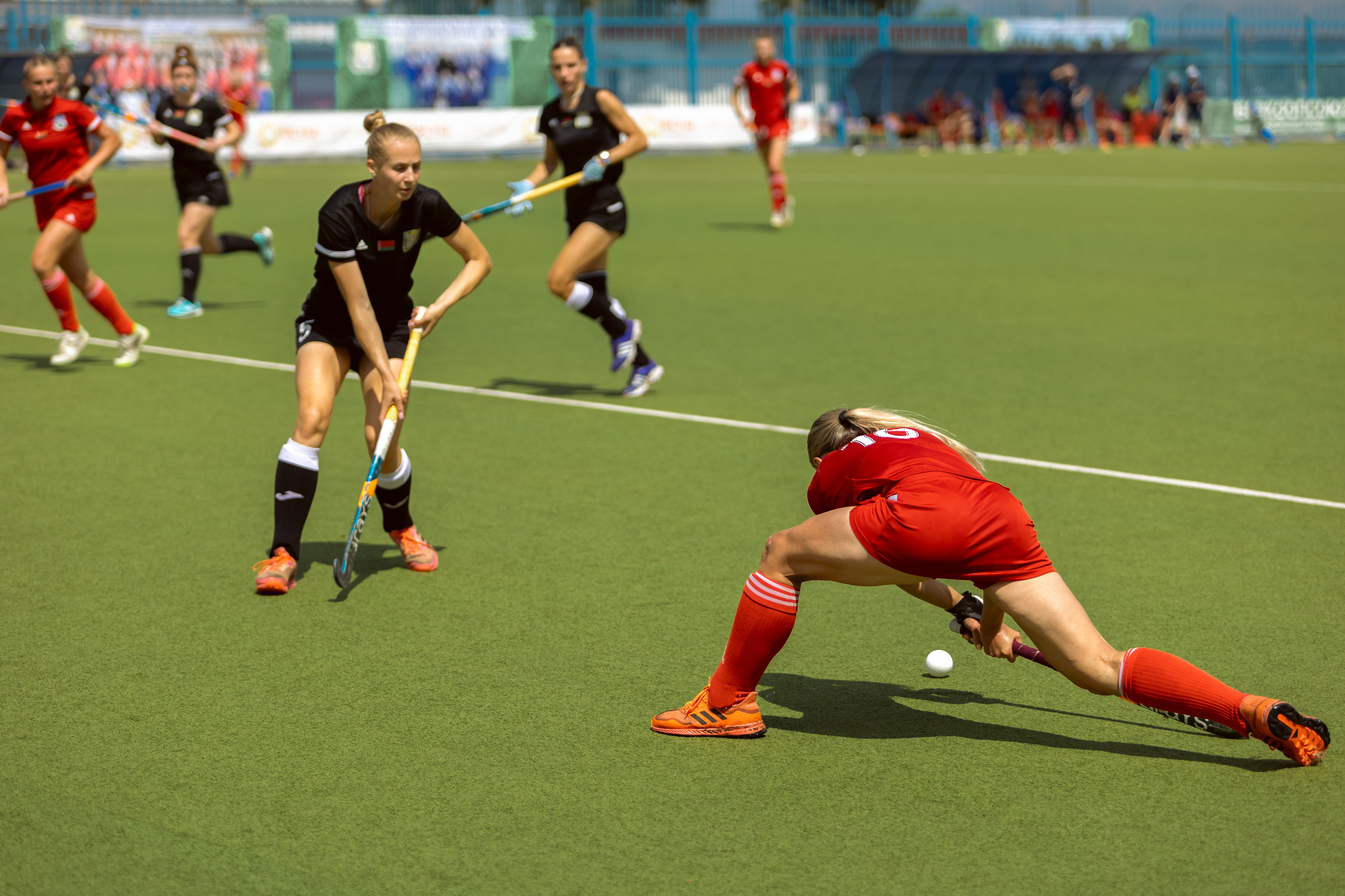 Хоккей на траве. Девушки. Минск — Виктория. 16.06.2024. Профессиональный интерьерный и репортажный фотограф Минск и РБ. Максим Орлов