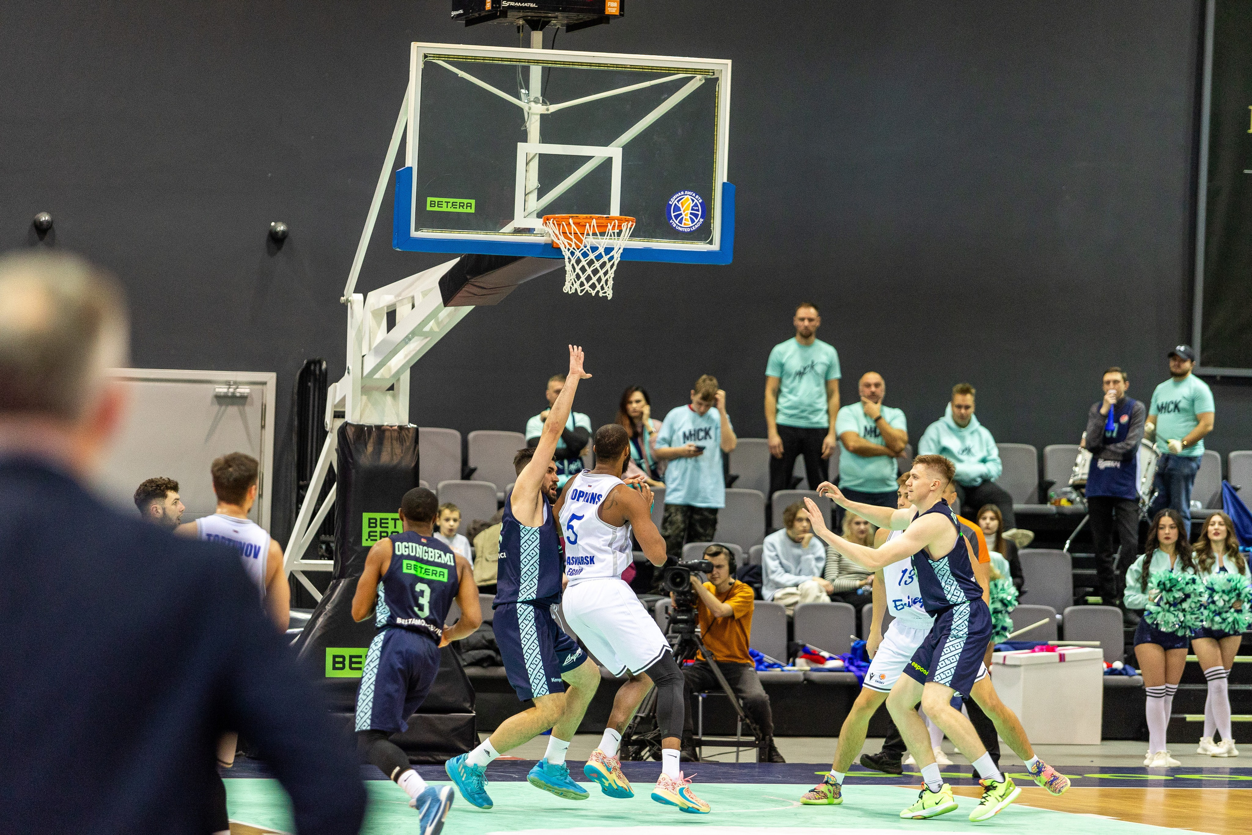 Баскетбол. Лучшие кадры. Минск — Енисей. 11.12.2023. Профессиональный интерьерный и репортажный фотограф Минск и РБ. Максим Орлов