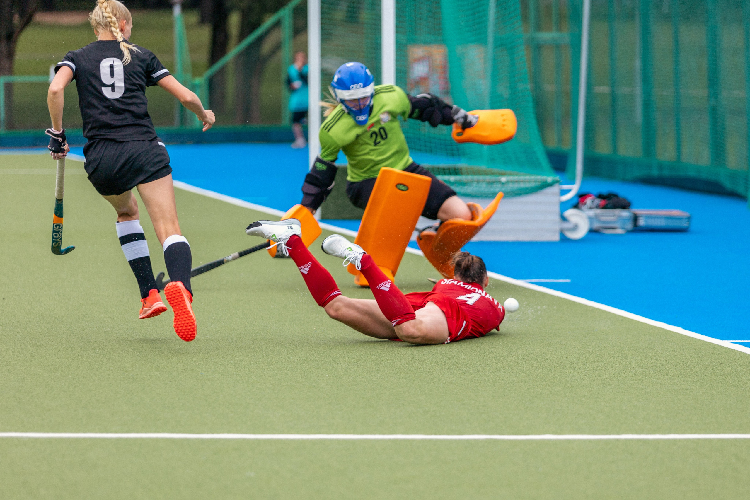 Хоккей на траве. Девушки. ХК Минск — ХК Виктория (Смолевичи) 10.06.2024. Профессиональный интерьерный и репортажный фотограф Минск и РБ. Максим Орлов