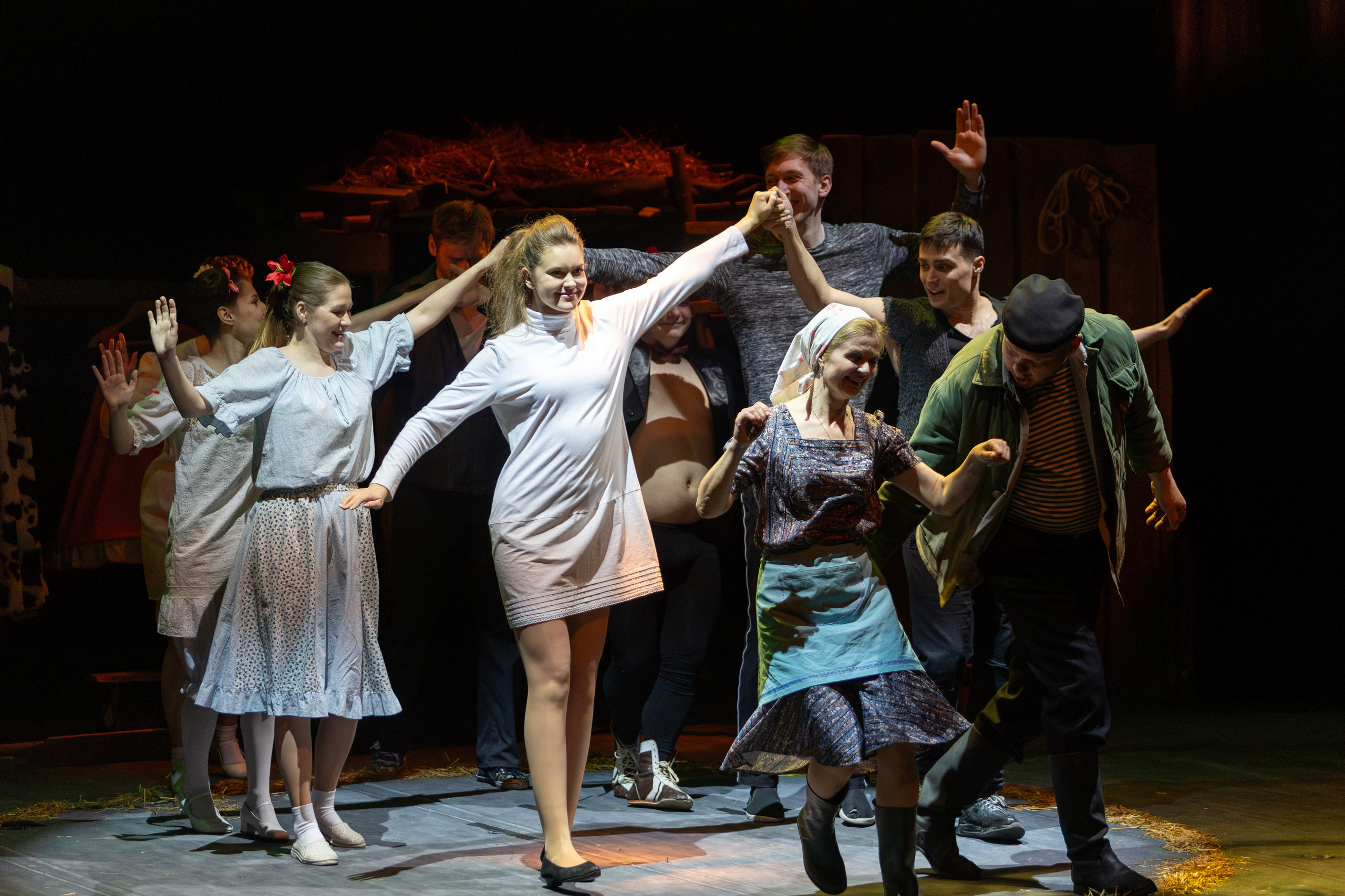 Театр белорусской армии «Очень простая история». Профессиональный интерьерный и репортажный фотограф Минск и РБ. Максим Орлов