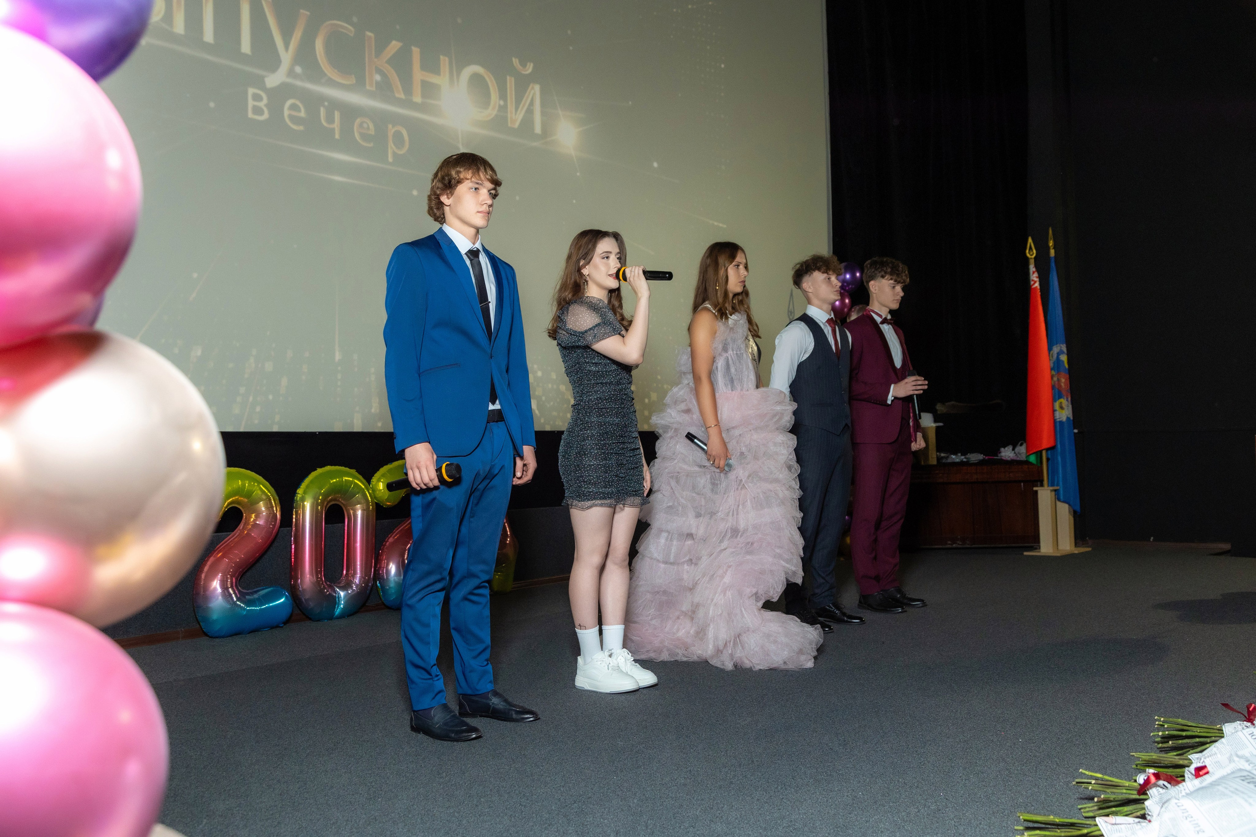 Вручение дипломов. 47 школа. Профессиональный интерьерный и репортажный фотограф Минск и РБ. Максим Орлов