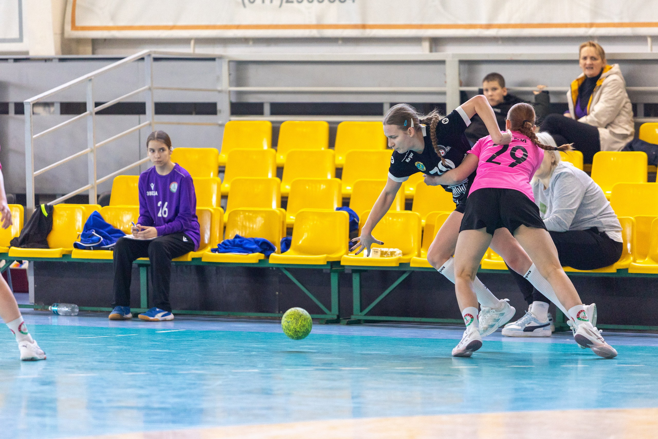 Женский гандбол. Лучшие кадры. БНТУ — Звезда. 08.02.2025. Профессиональный интерьерный и репортажный фотограф Минск и РБ. Максим Орлов