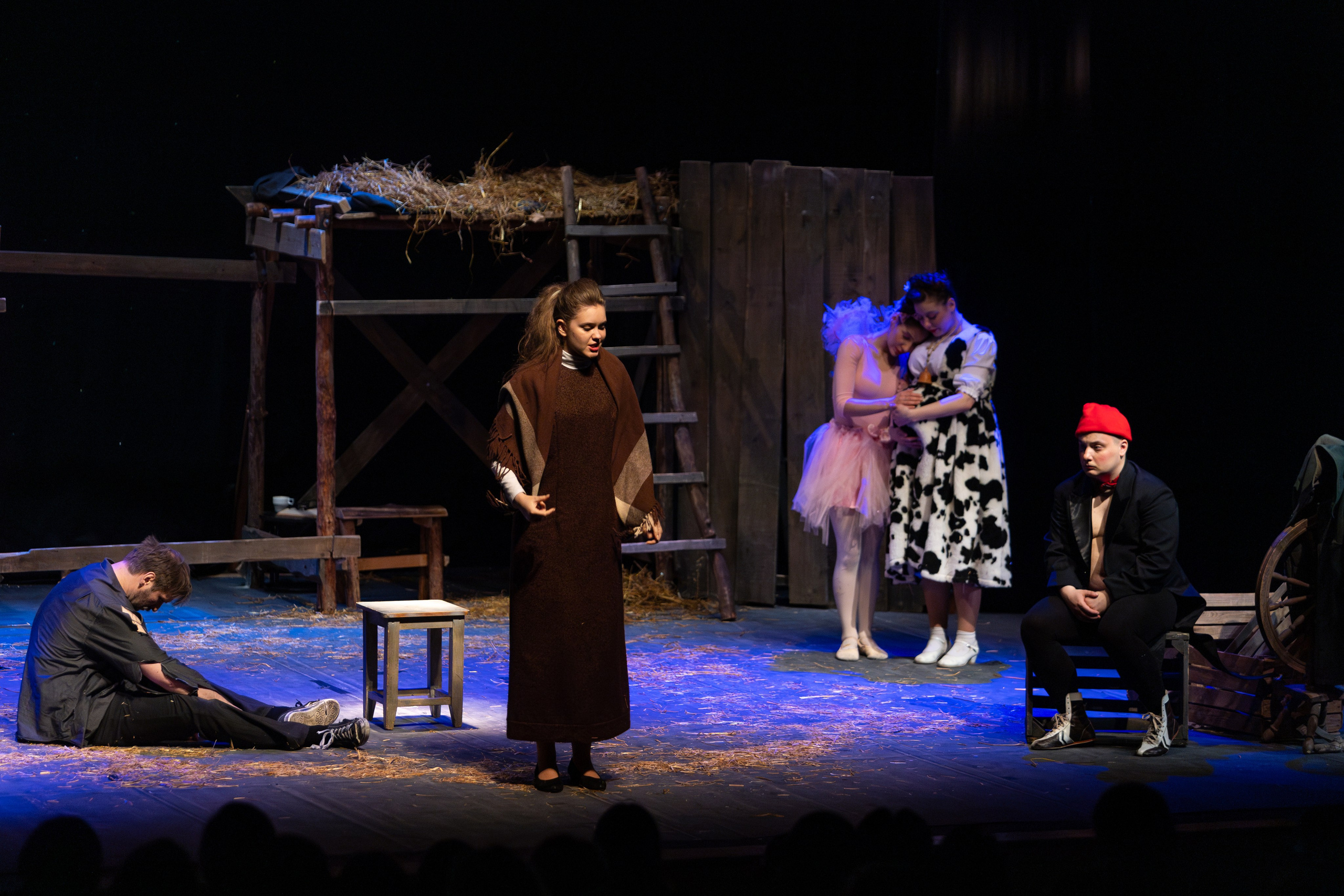 Театр белорусской армии «Очень простая история». Профессиональный интерьерный и репортажный фотограф Минск и РБ. Максим Орлов