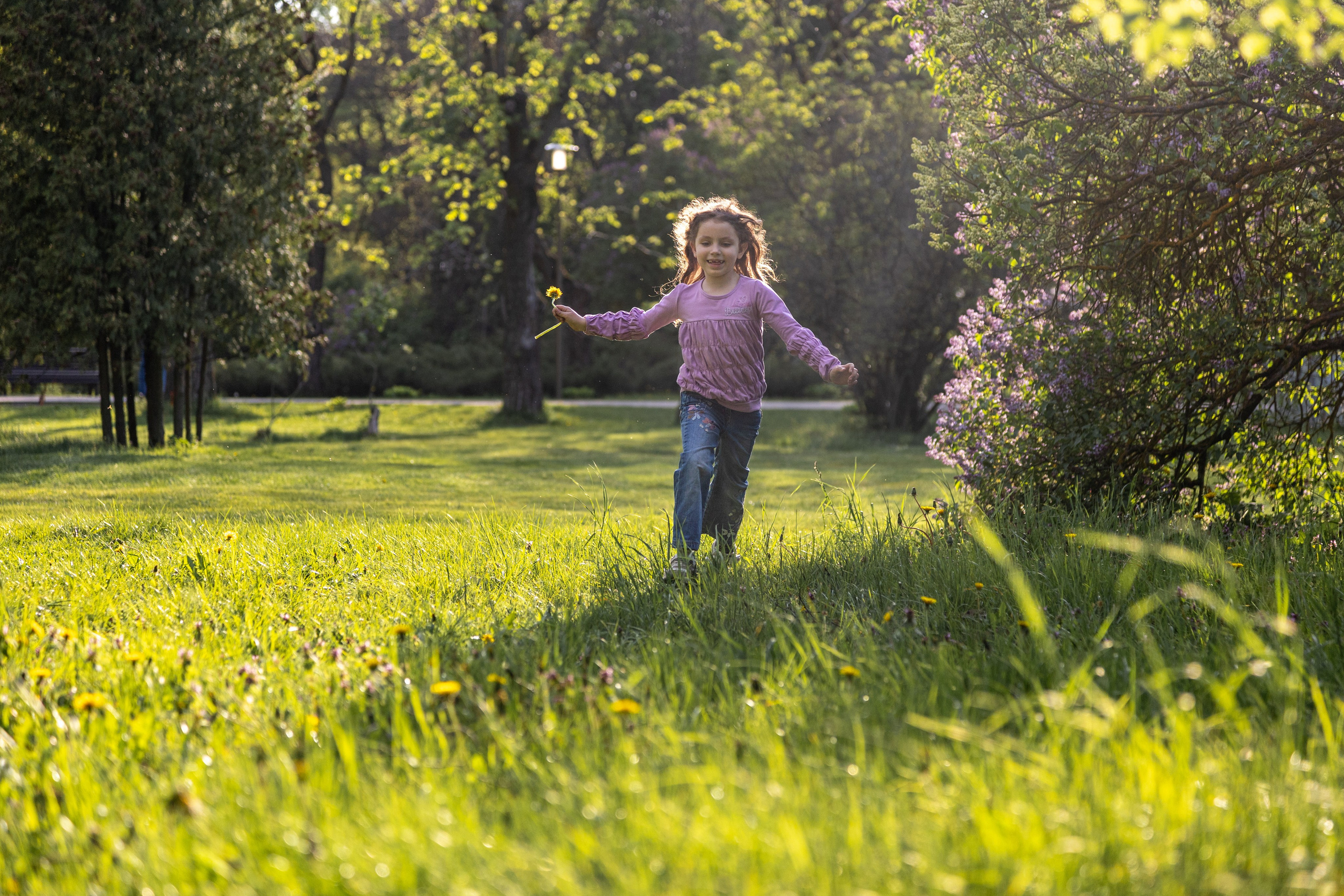 Алеся с дочками. Профессиональный интерьерный и репортажный фотограф Минск и РБ. Максим Орлов