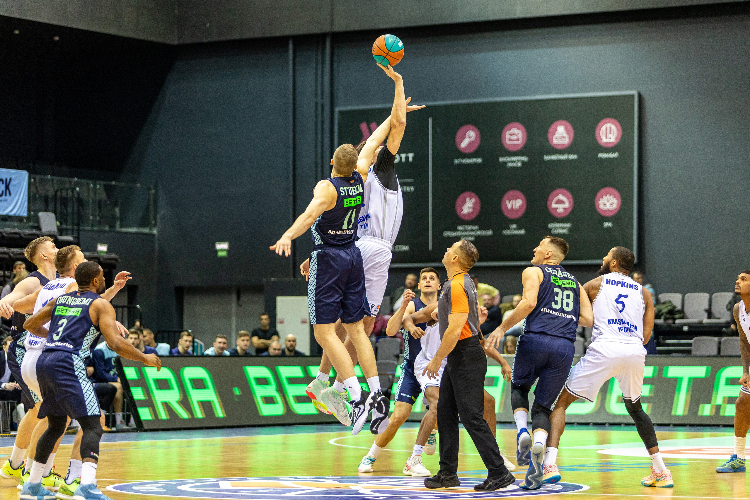 Баскетбол. Лучшие кадры. Минск — Енисей. 11.12.2023. Профессиональный интерьерный и репортажный фотограф Минск и РБ. Максим Орлов