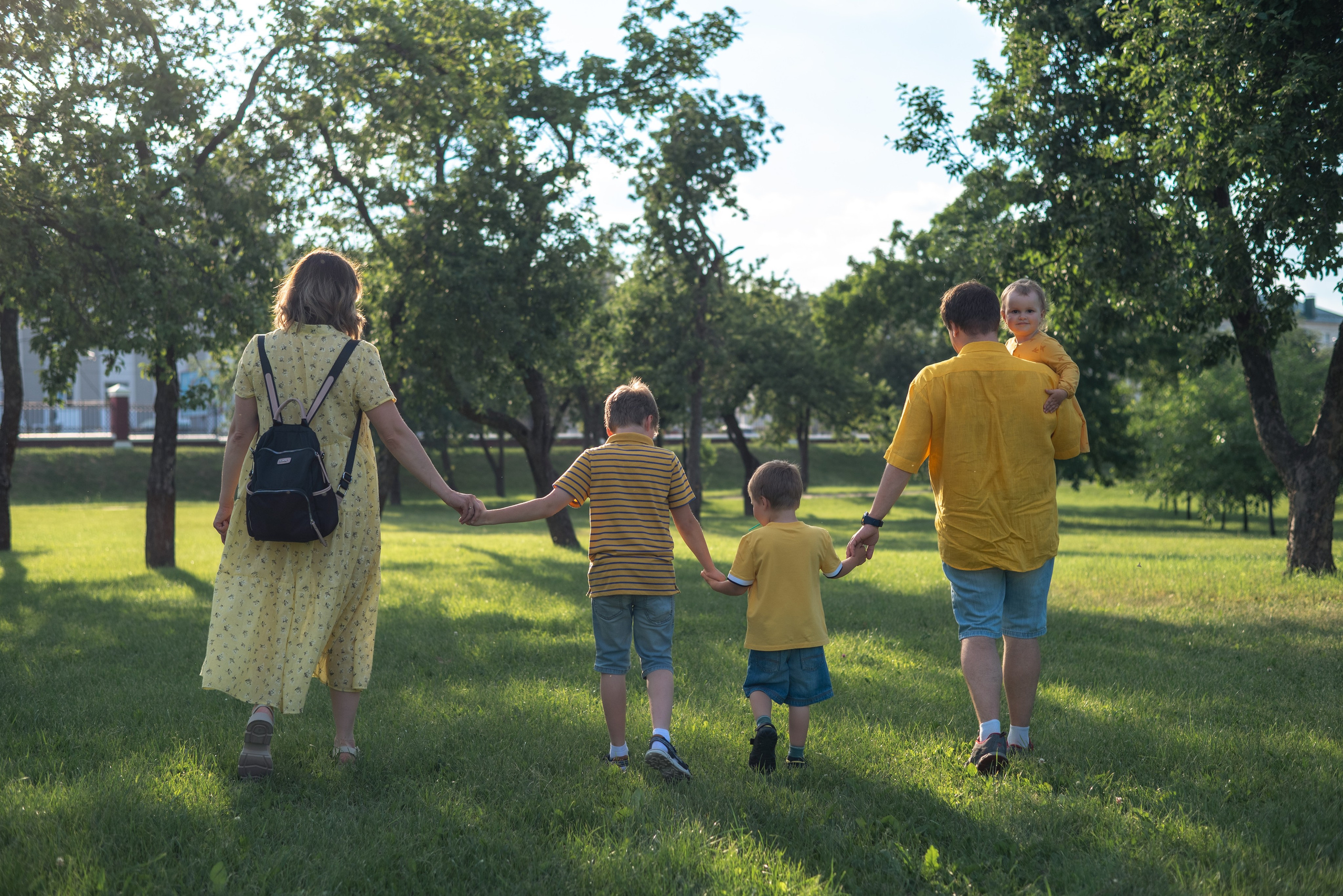Максим, Алеся и их дети (Кирим, Федя и Зоя). Профессиональный интерьерный и репортажный фотограф Минск и РБ. Максим Орлов