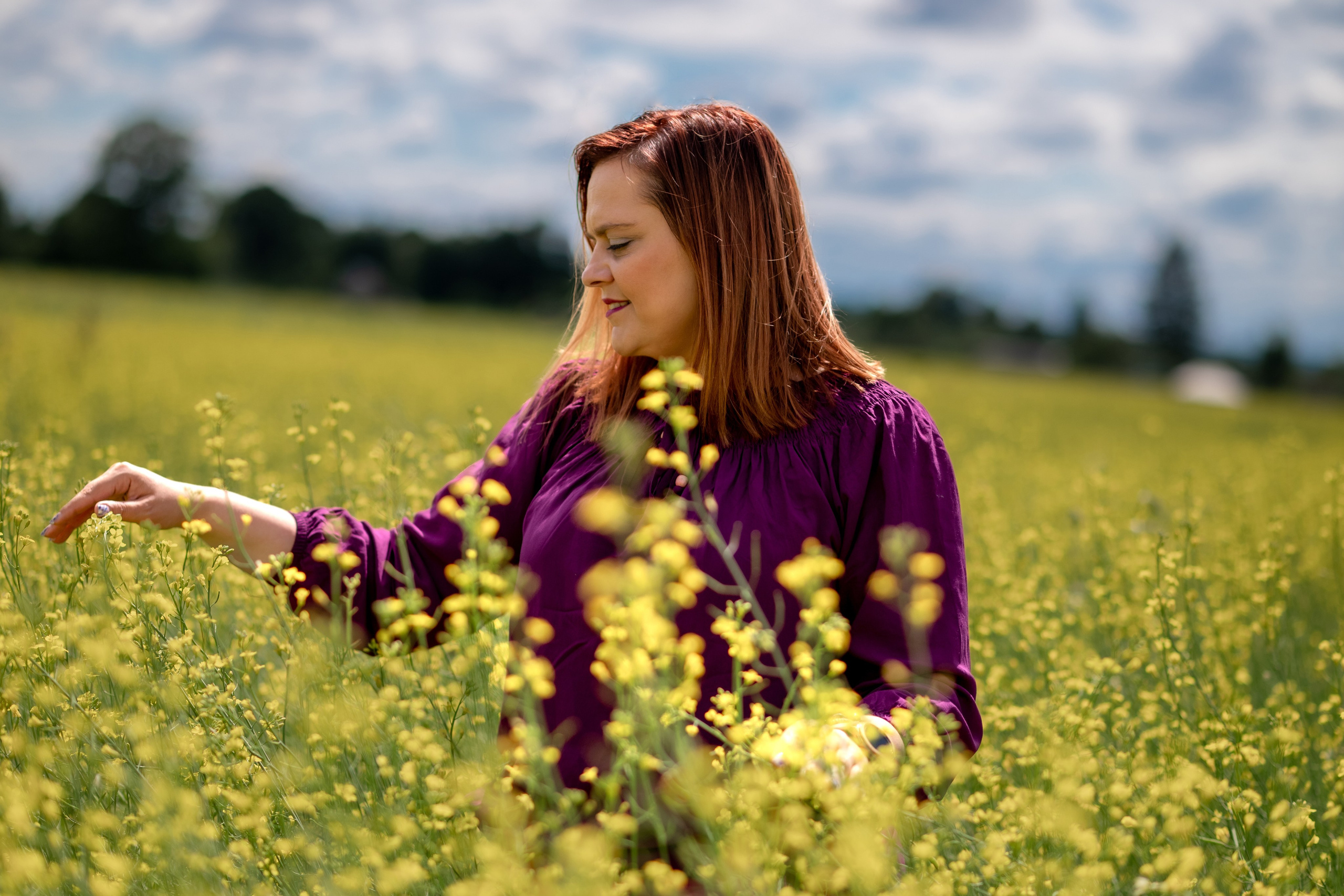 Катя и Оксана в лаванде. Профессиональный интерьерный и репортажный фотограф Минск и РБ. Максим Орлов