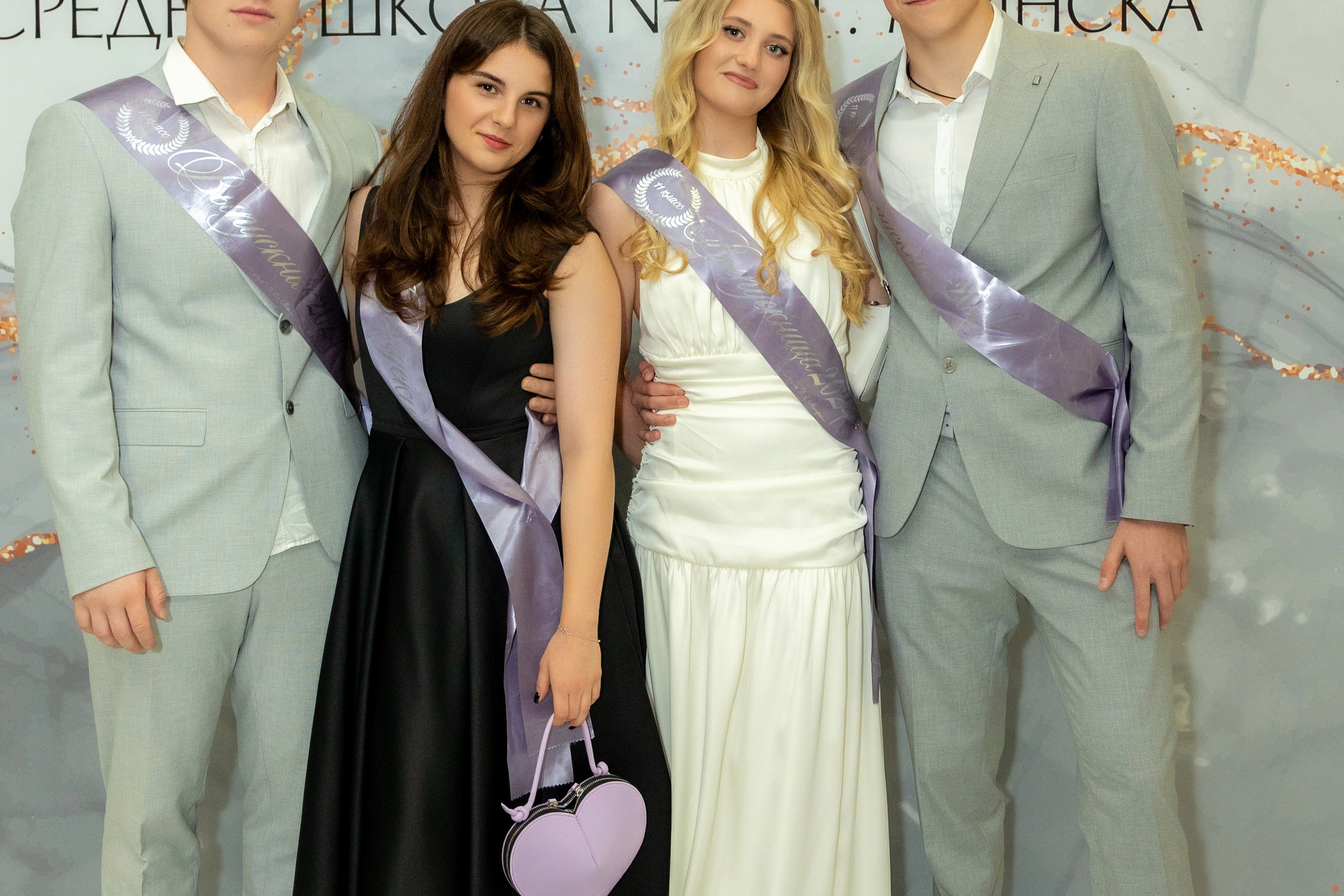 Вручение дипломов. 47 школа. Профессиональный интерьерный и репортажный фотограф Минск и РБ. Максим Орлов