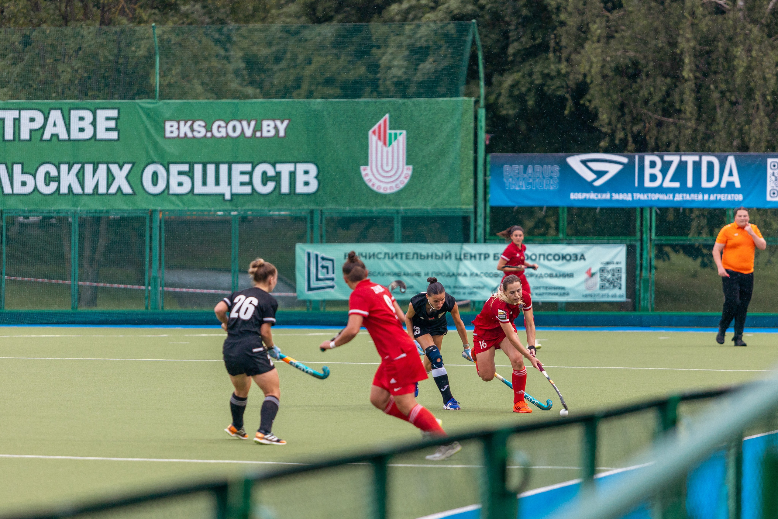 Хоккей на траве. Девушки. ХК Минск — ХК Виктория (Смолевичи) 10.06.2024. Профессиональный интерьерный и репортажный фотограф Минск и РБ. Максим Орлов
