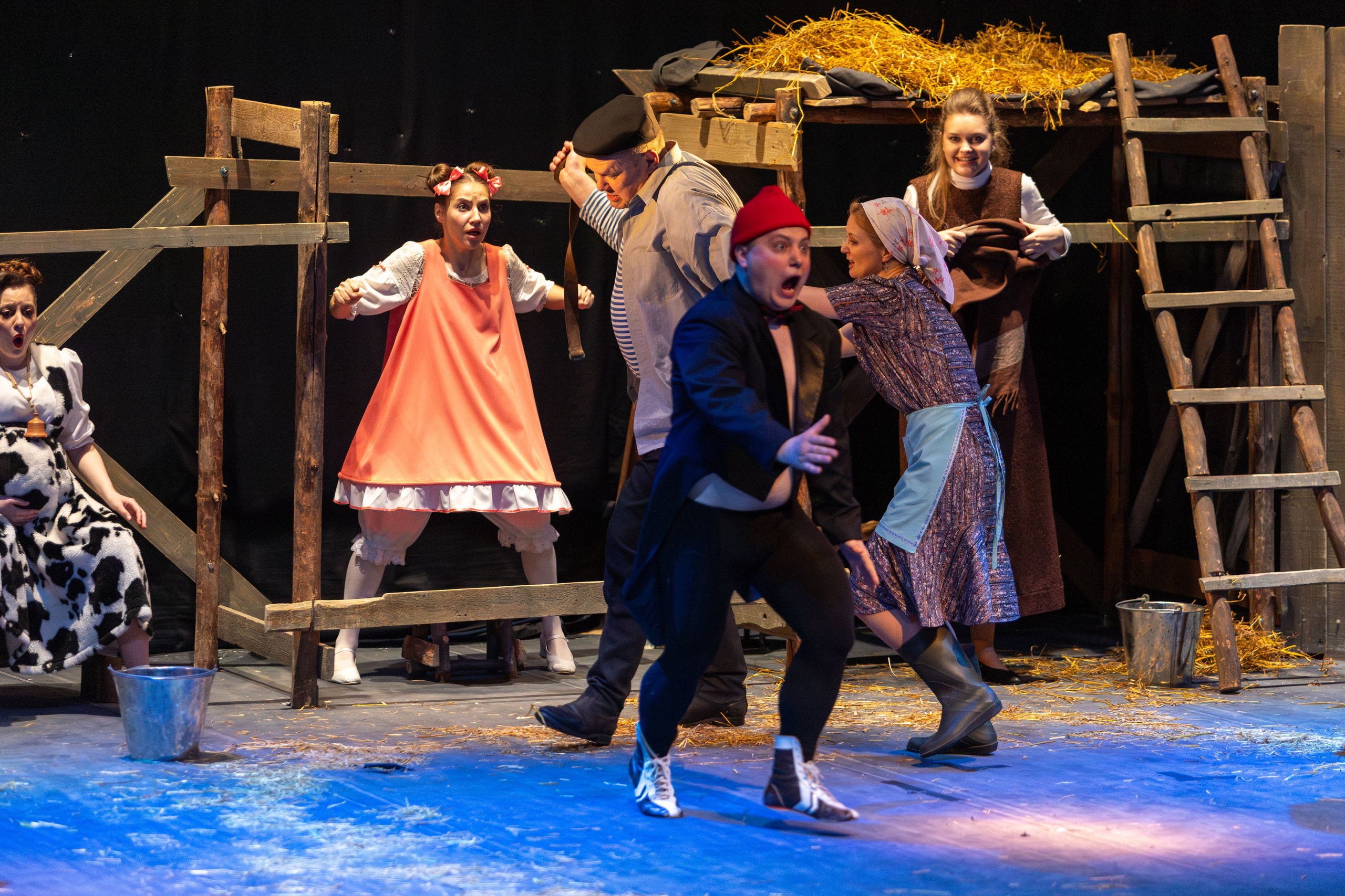 Театр белорусской армии «Очень простая история». Профессиональный интерьерный и репортажный фотограф Минск и РБ. Максим Орлов