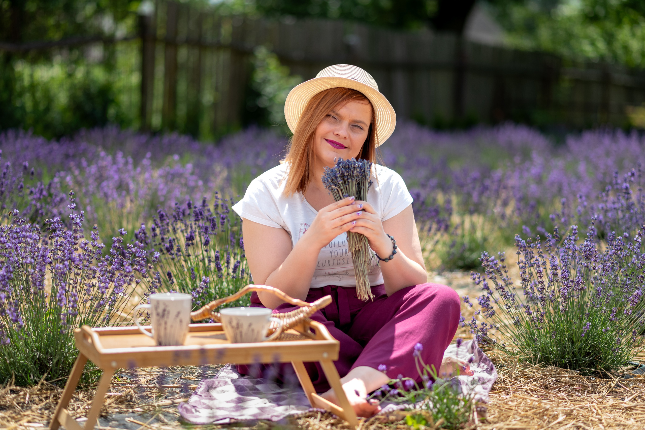 Катя и Оксана в лаванде. Профессиональный интерьерный и репортажный фотограф Минск и РБ. Максим Орлов