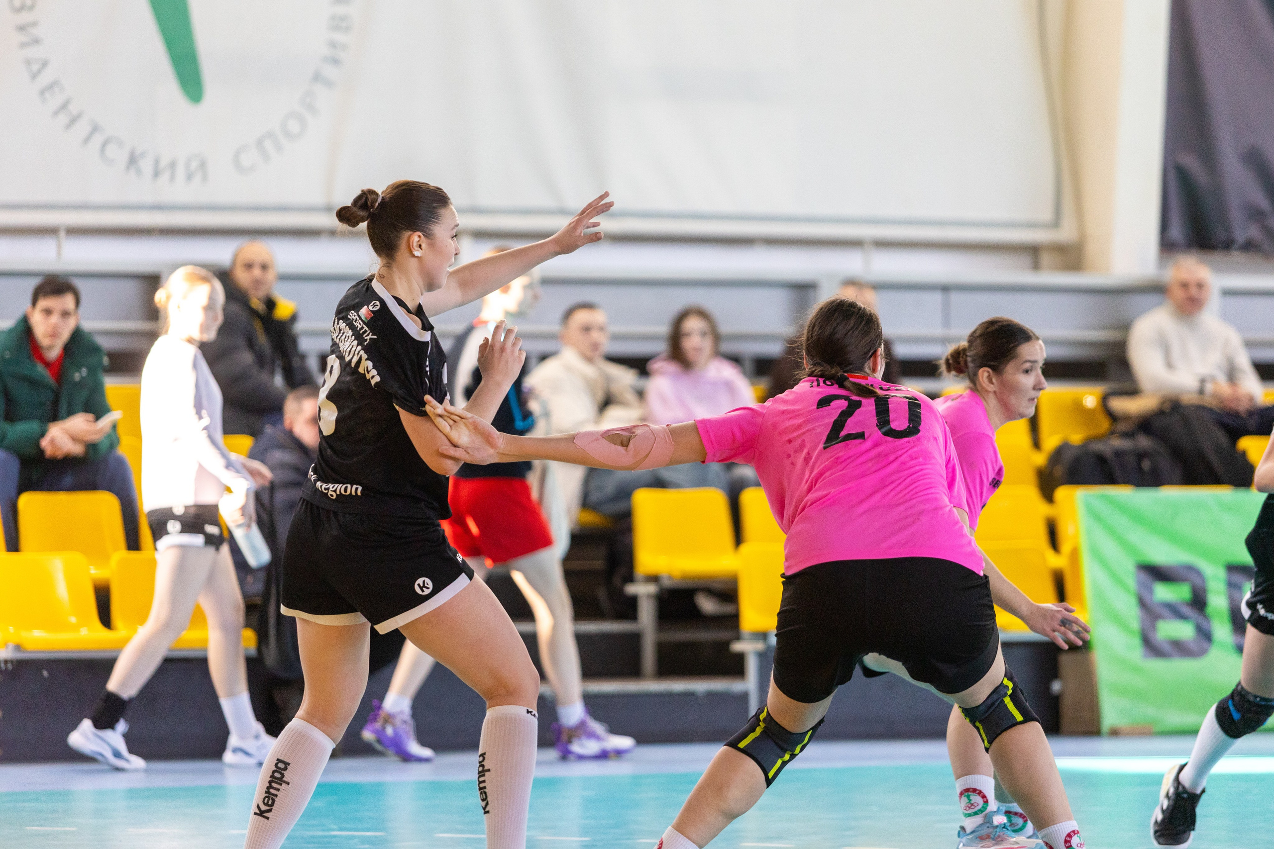 Женский гандбол. Лучшие кадры. БНТУ — Звезда. 08.02.2025. Профессиональный интерьерный и репортажный фотограф Минск и РБ. Максим Орлов