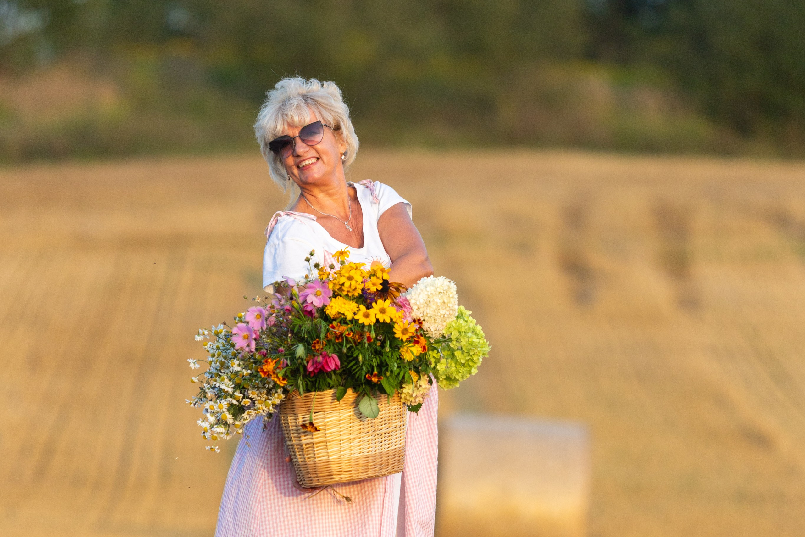Фотосъемка в поле с Анной Николаевной. Профессиональный интерьерный и репортажный фотограф Минск и РБ. Максим Орлов