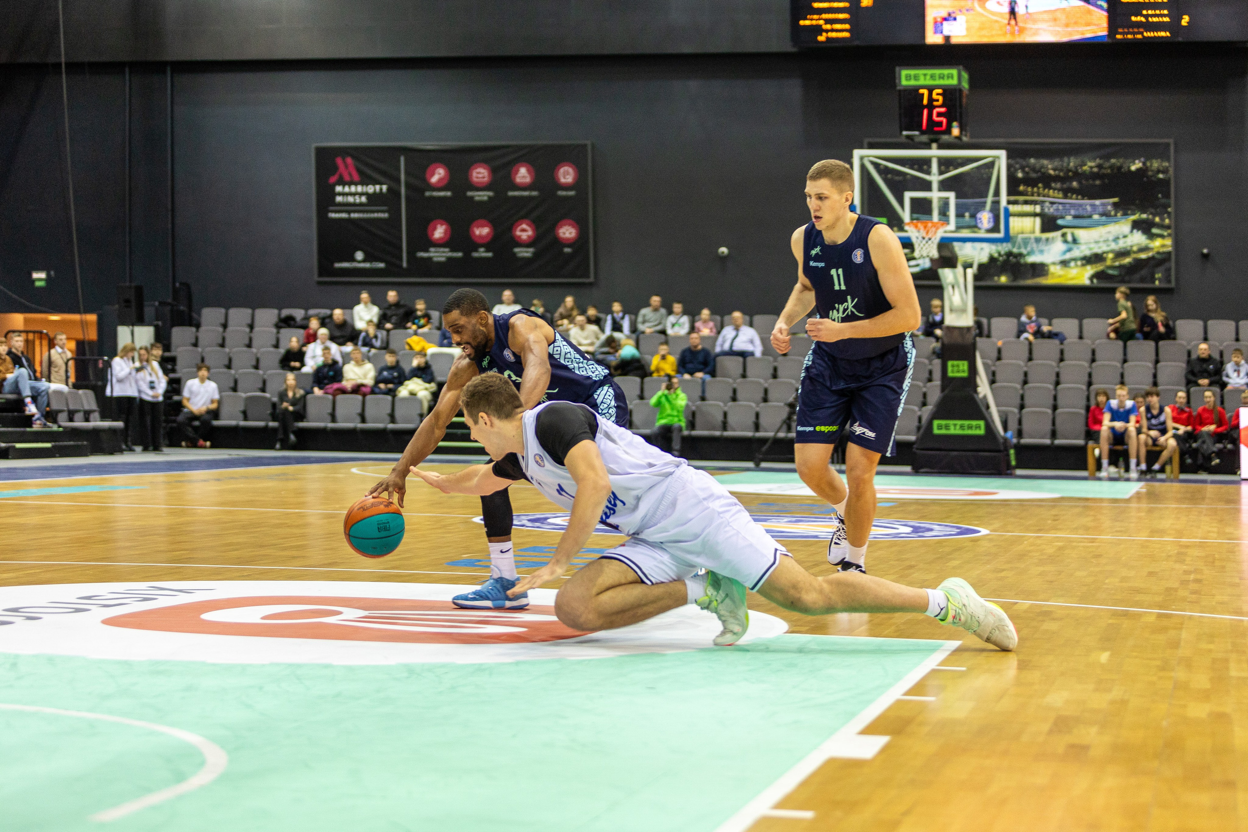 Баскетбол. Лучшие кадры. Минск — Енисей. 11.12.2023. Профессиональный интерьерный и репортажный фотограф Минск и РБ. Максим Орлов