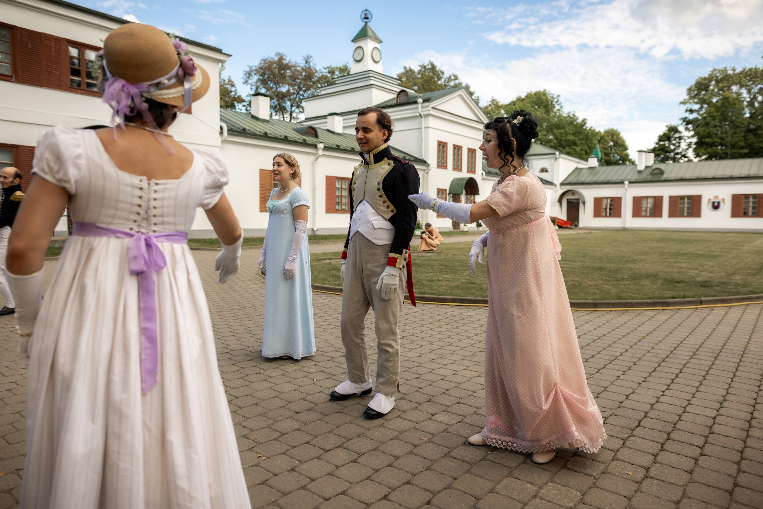 Пикник начала 19 века. Профессиональный интерьерный и репортажный фотограф Минск и РБ. Максим Орлов
