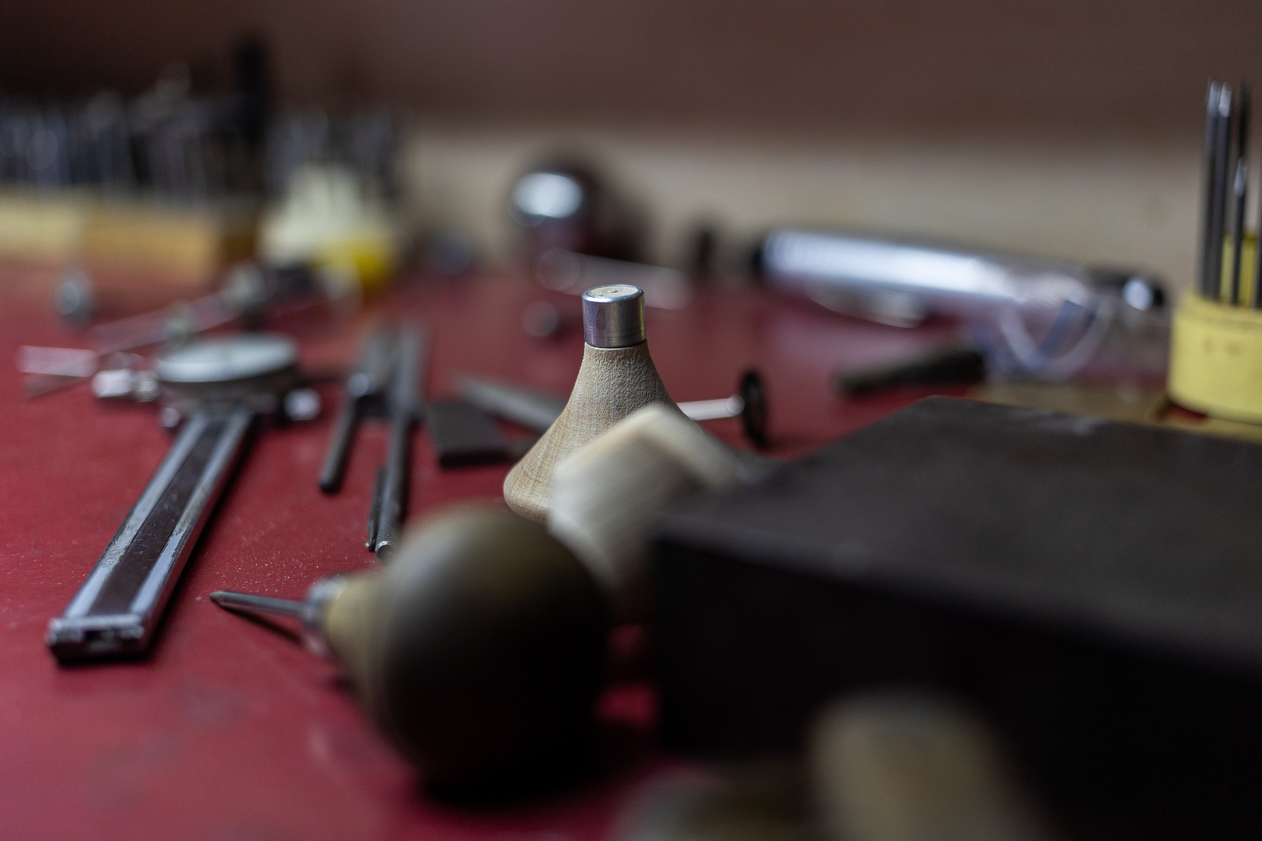 В ювелирной мастерской Артура Николаевича. Профессиональный интерьерный и репортажный фотограф Минск и РБ. Максим Орлов