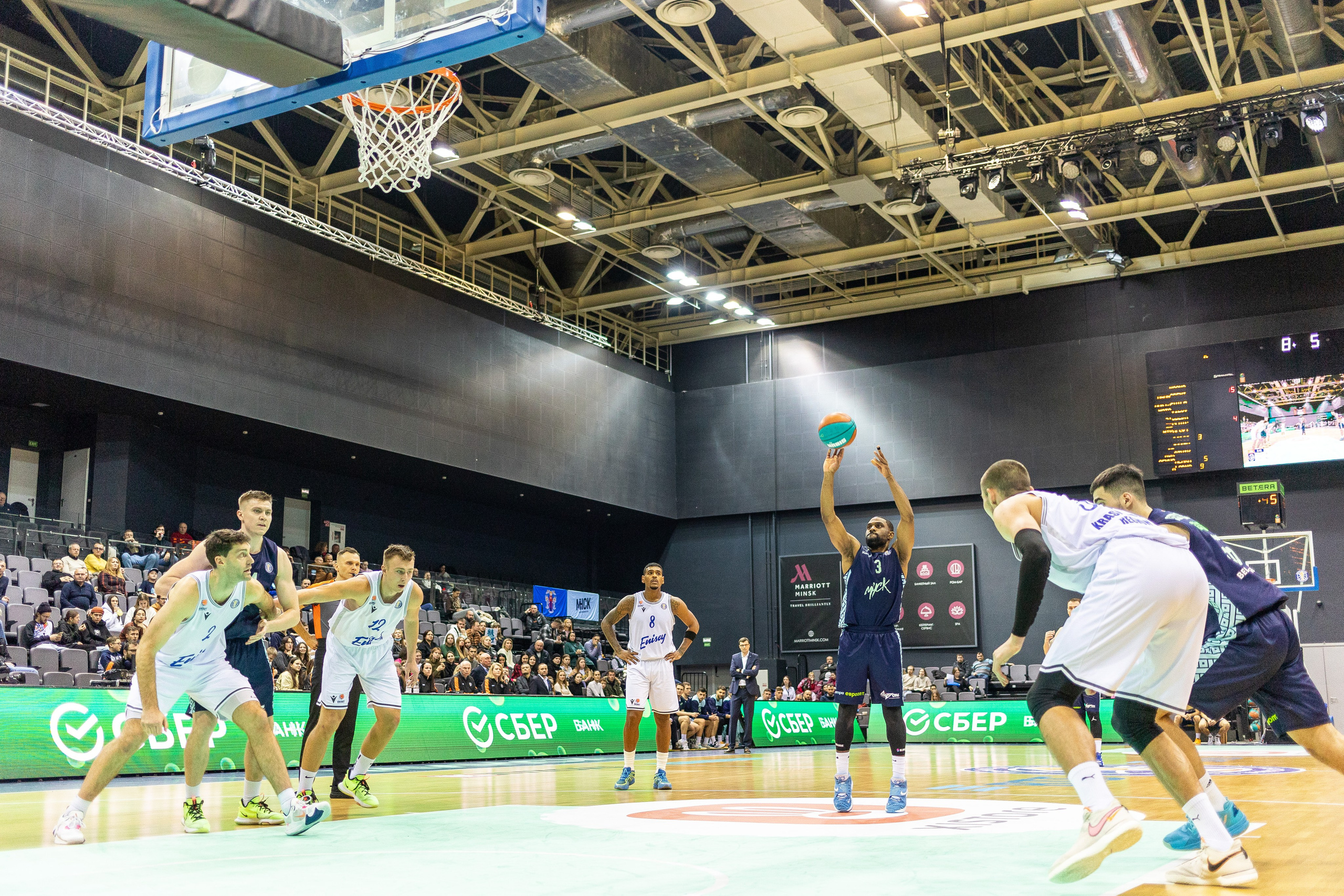 Баскетбол. Лучшие кадры. Минск — Енисей. 11.12.2023. Профессиональный интерьерный и репортажный фотограф Минск и РБ. Максим Орлов