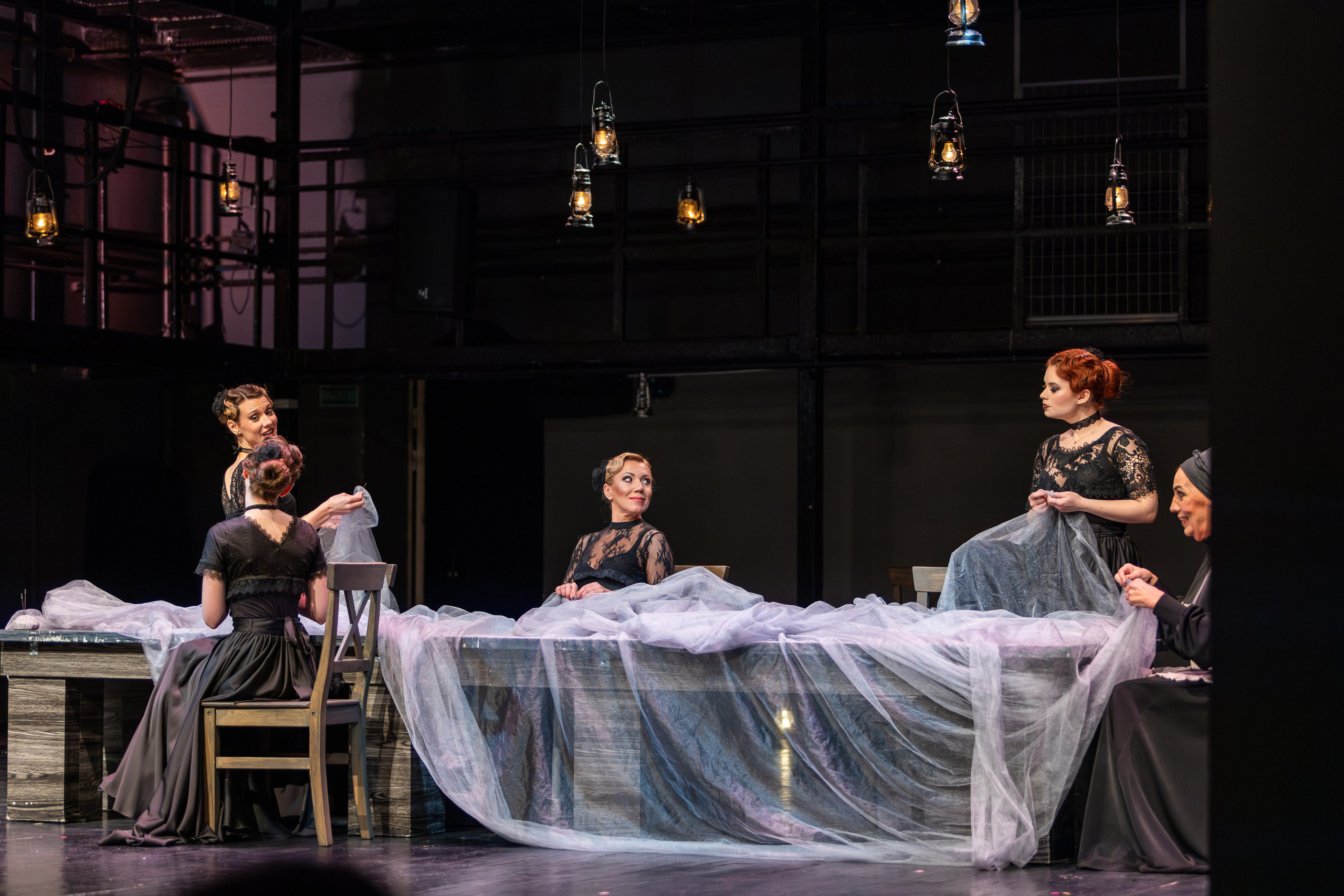 Новый театр «Дом Бернарды Альбы». Профессиональный интерьерный и репортажный фотограф Минск и РБ. Максим Орлов