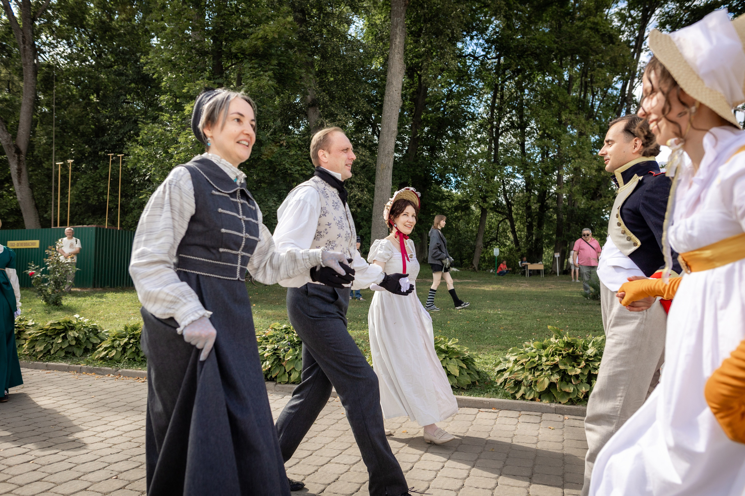 Пикник начала 19 века. Профессиональный интерьерный и репортажный фотограф Минск и РБ. Максим Орлов