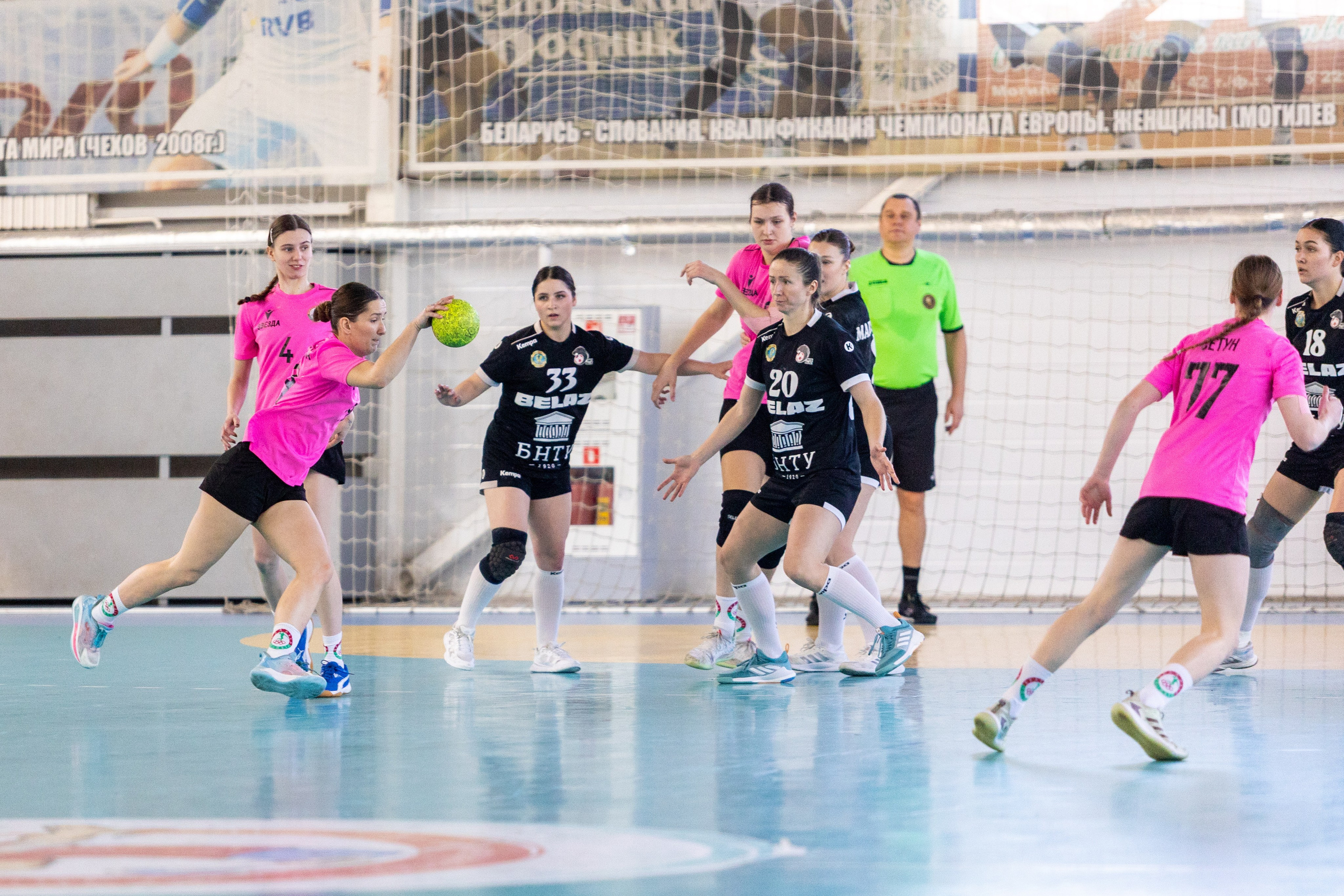 Женский гандбол. Лучшие кадры. БНТУ — Звезда. 08.02.2025. Профессиональный интерьерный и репортажный фотограф Минск и РБ. Максим Орлов